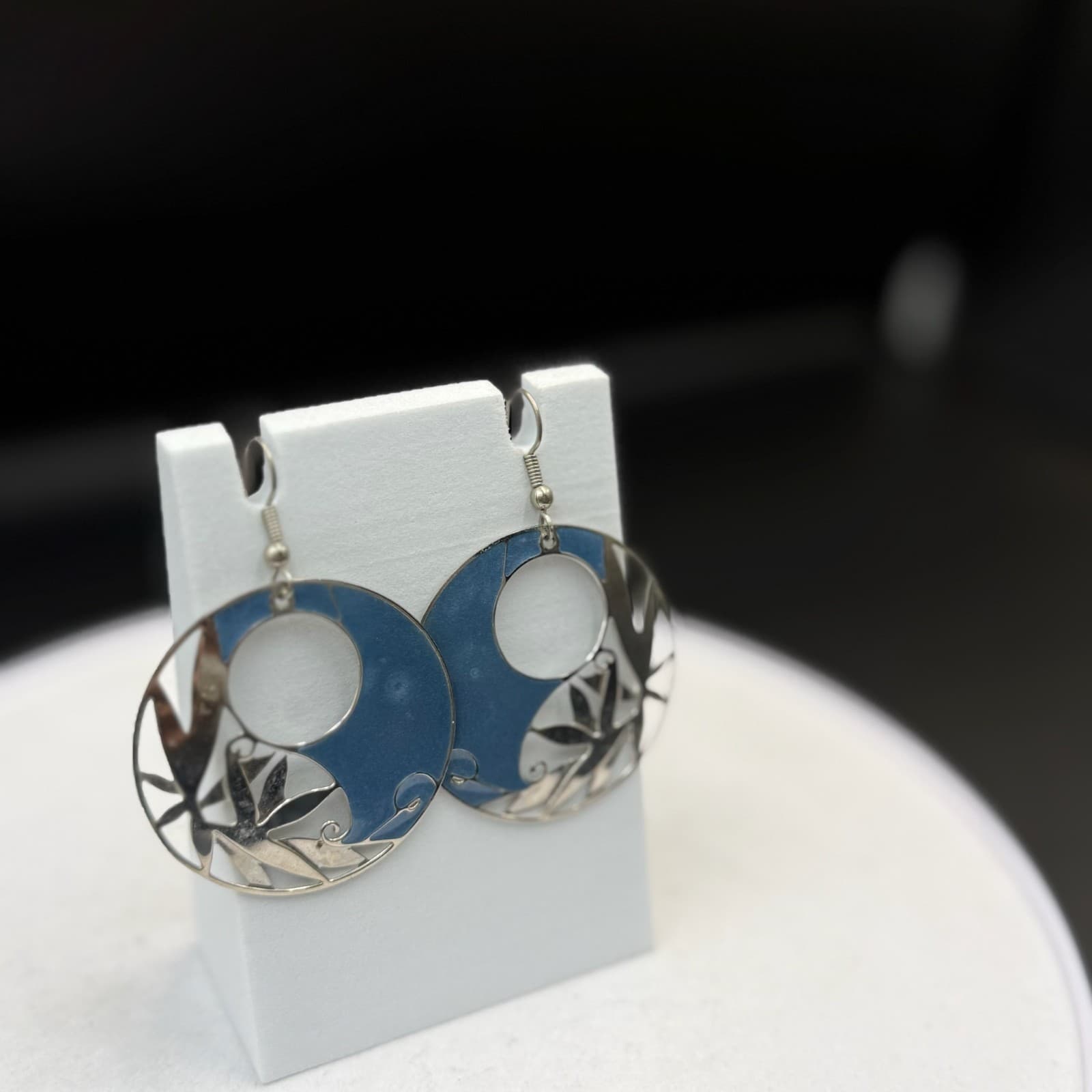Vintage Silver-Tone Blue Enamel Cut-Out Design Maple Leaf Circular Drop Earrings - Thumbnail 2