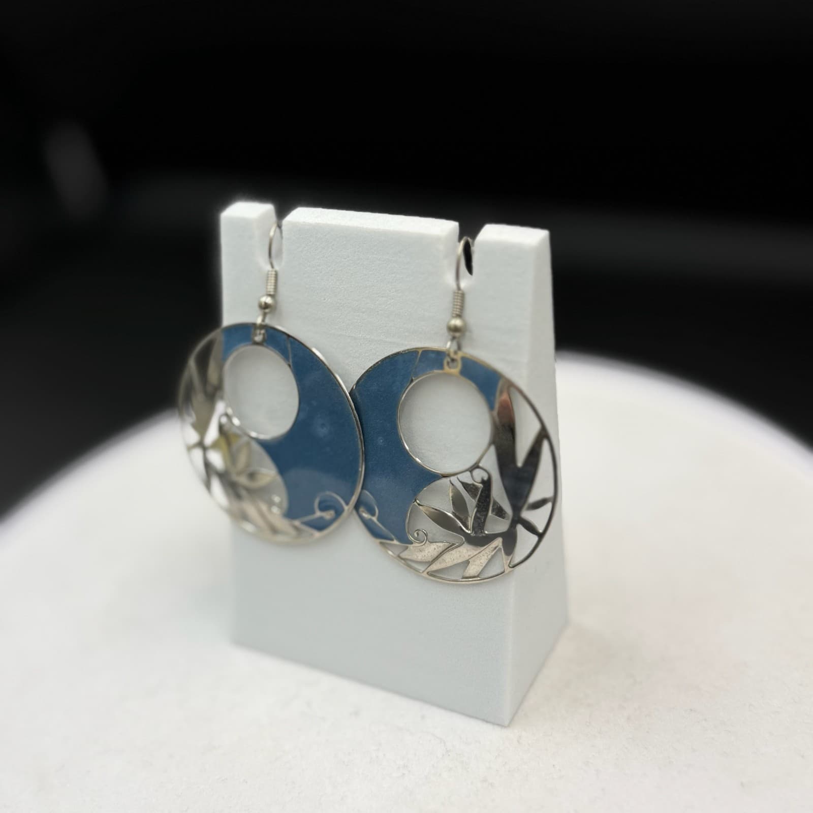 Vintage Silver-Tone Blue Enamel Cut-Out Design Maple Leaf Circular Drop Earrings - Thumbnail 7
