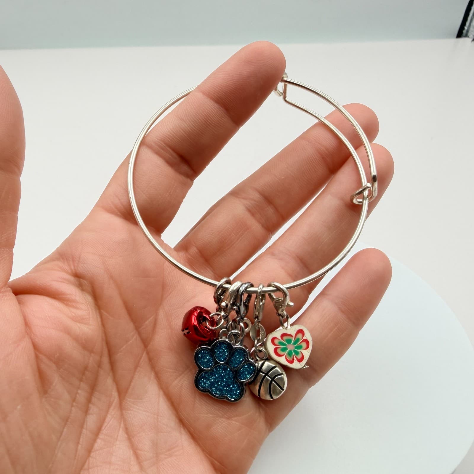 Vintage 90s Silver Tone Charm Bangle Bracelet Women's Classic Fashion Jewelry - Thumbnail 6