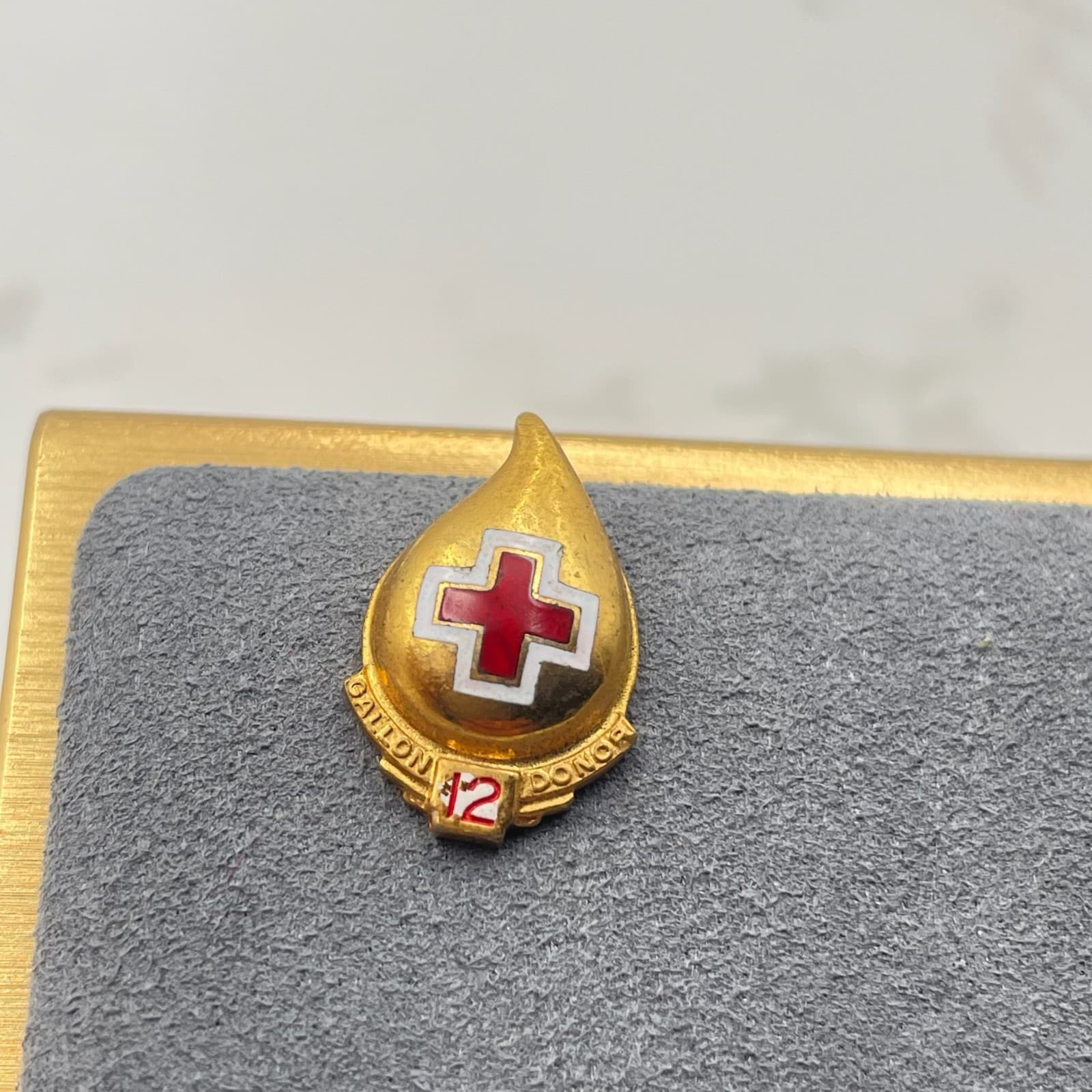 Vintage VTG Cross 12 Gallon Blood Donor Lapel Pin Gold Enamel Brooch Award - Thumbnail 2
