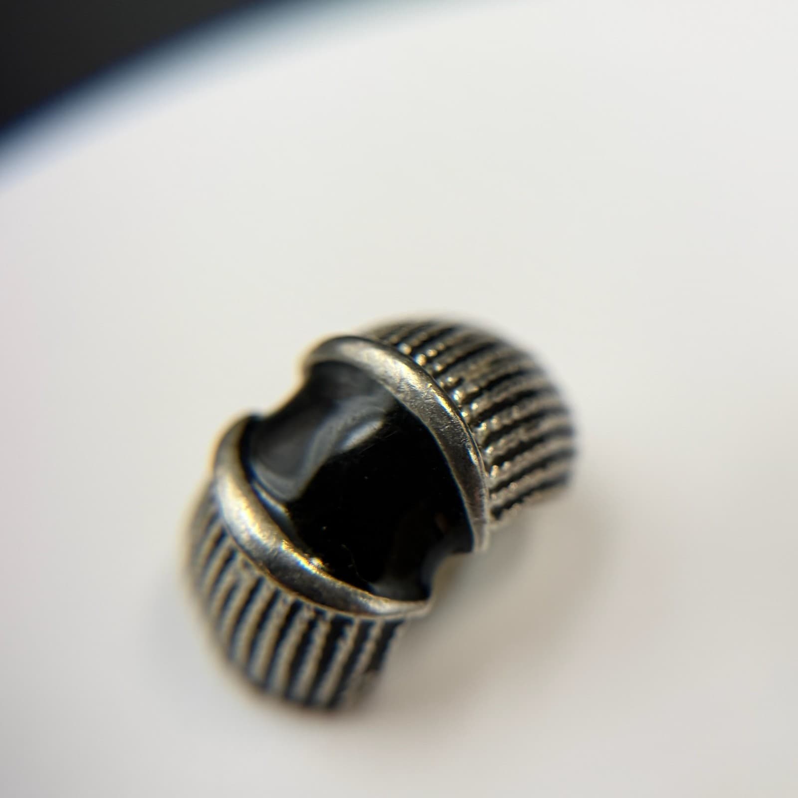 Vintage Pink Black Silver-Toned Barrel-Shaped Fashion Clip-On Enamel Earrings - Thumbnail 11