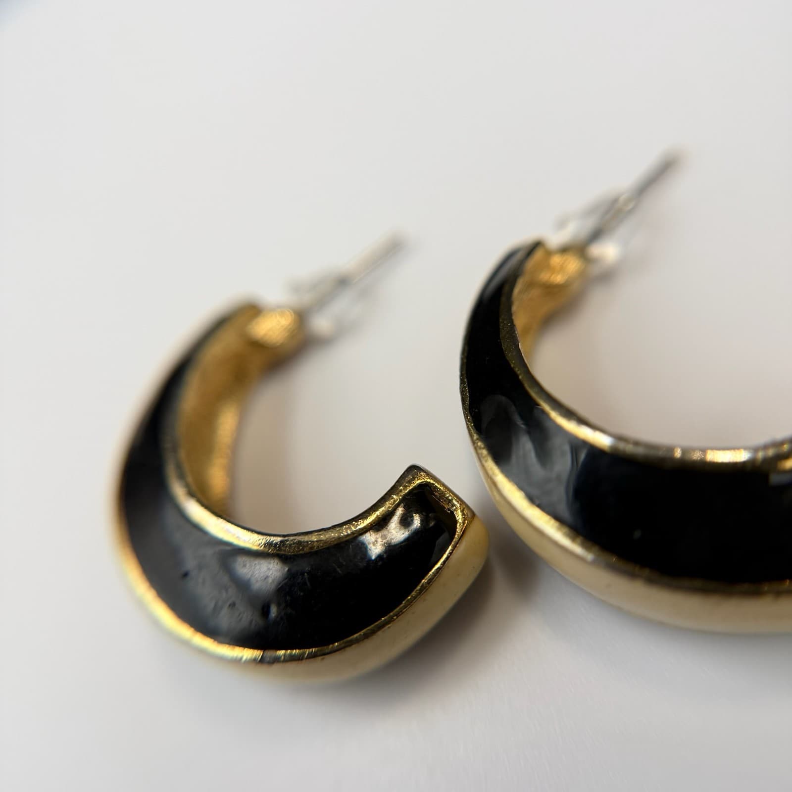 Vintage Black Enamel & Gold-Tone Post Back Chunky C-Hoop Earrings For Womens - Thumbnail 16