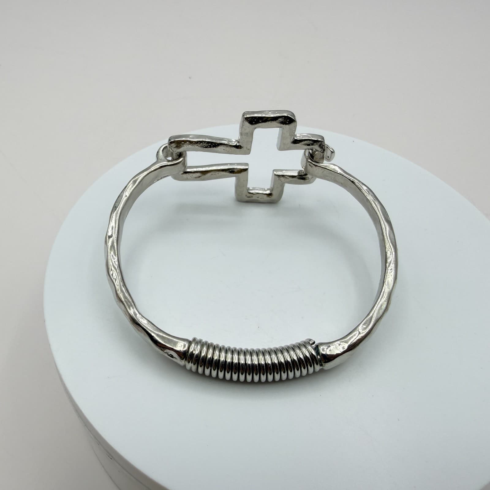 Vintage Y2K Silver Tone Hammered Cross Cuff Bangle Bracelet Religious Jewelry - Thumbnail 8