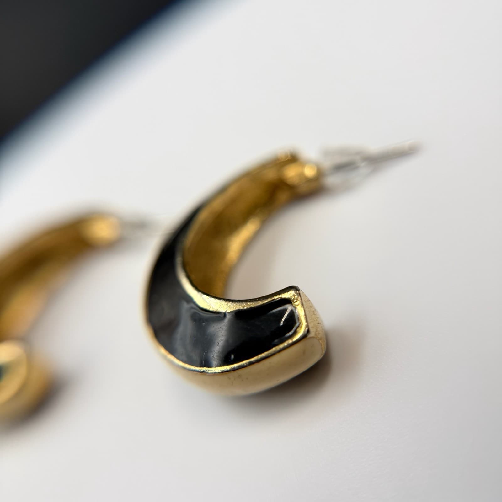 Vintage Black Enamel & Gold-Tone Post Back Chunky C-Hoop Earrings For Womens - Thumbnail 14