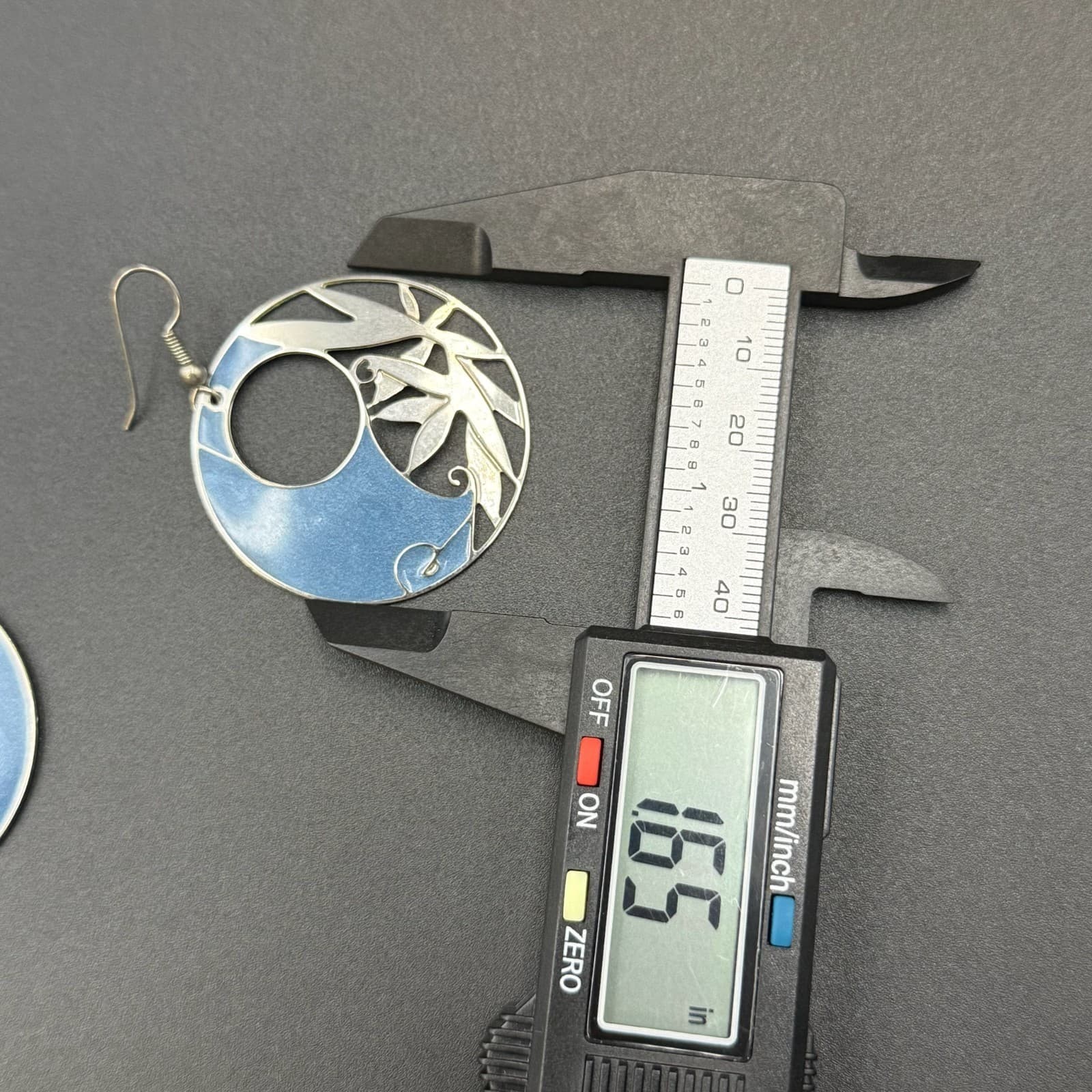 Vintage Silver-Tone Blue Enamel Cut-Out Design Maple Leaf Circular Drop Earrings - Thumbnail 6