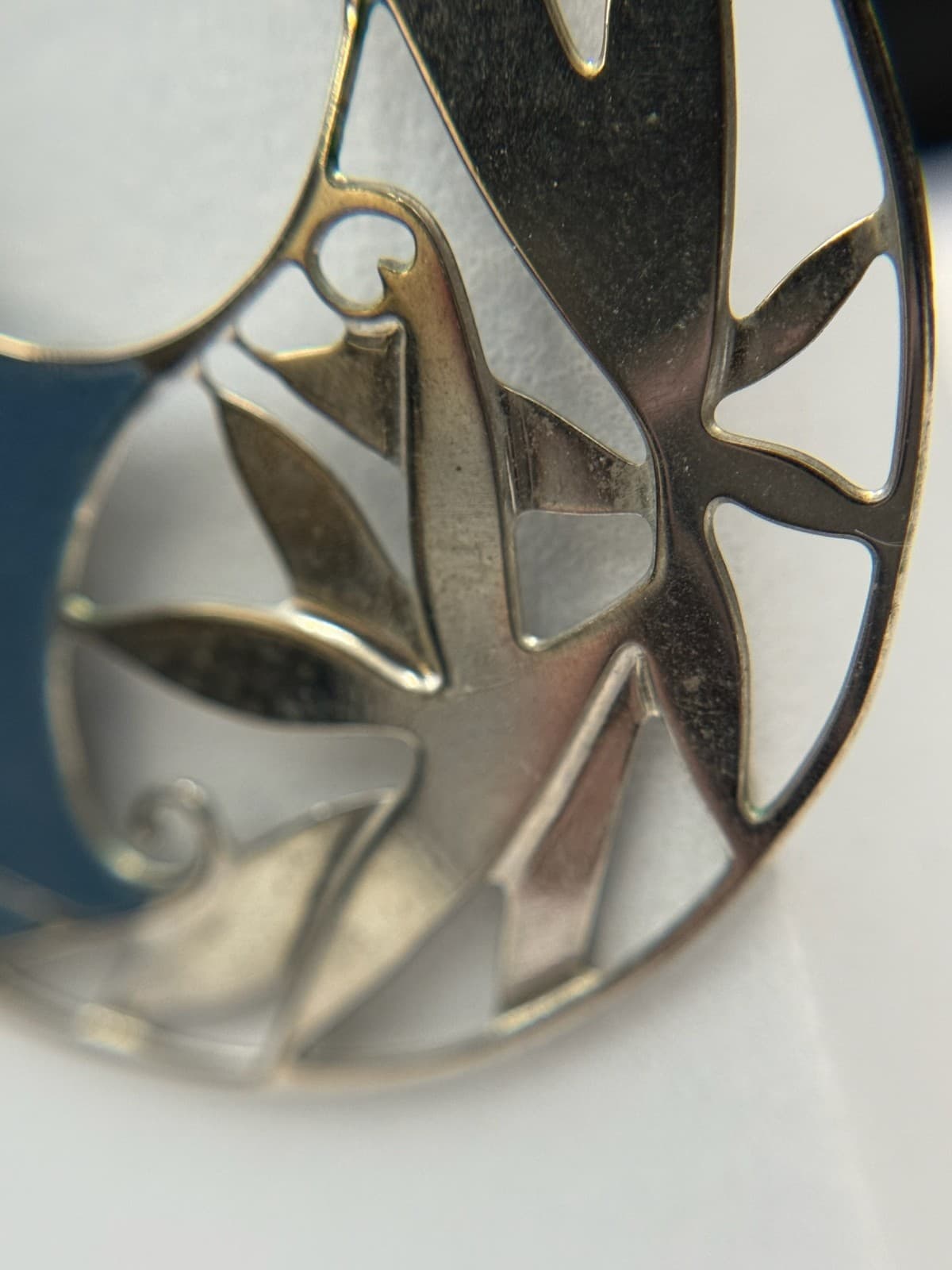 Vintage Silver-Tone Blue Enamel Cut-Out Design Maple Leaf Circular Drop Earrings - Thumbnail 9