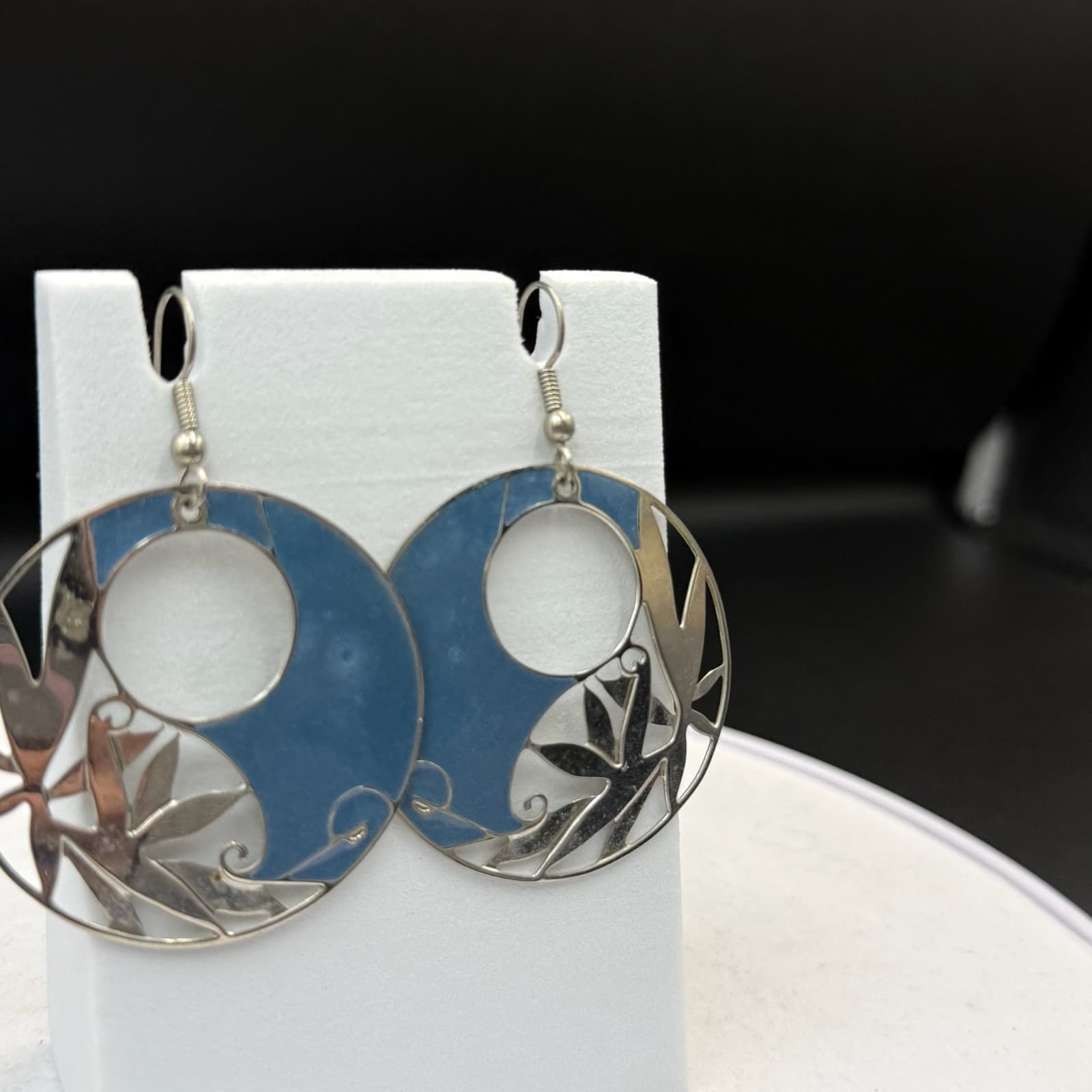 Vintage Silver-Tone Blue Enamel Cut-Out Design Maple Leaf Circular Drop Earrings - Thumbnail 8