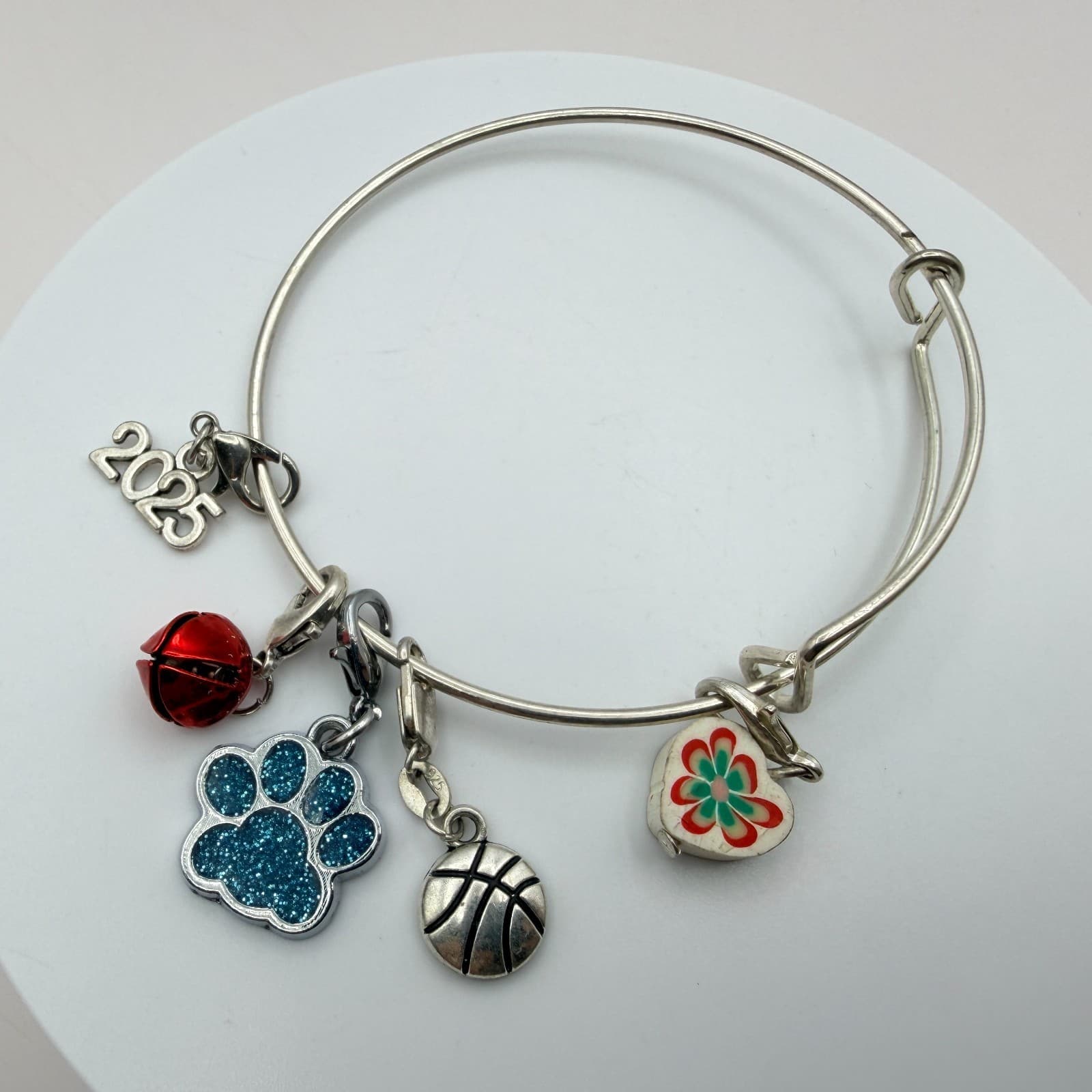 Vintage 90s Silver Tone Charm Bangle Bracelet Women's Classic Fashion Jewelry - Thumbnail 3