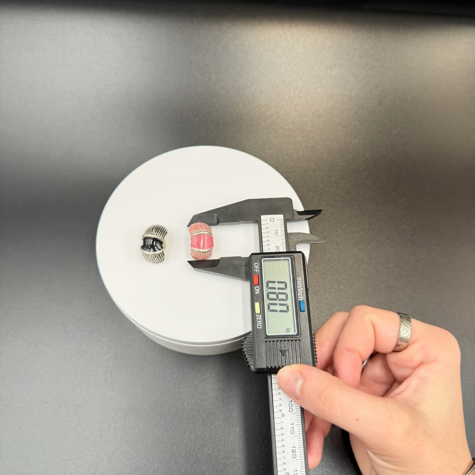 Vintage Pink Black Silver-Toned Barrel-Shaped Fashion Clip-On Enamel Earrings - Thumbnail 14