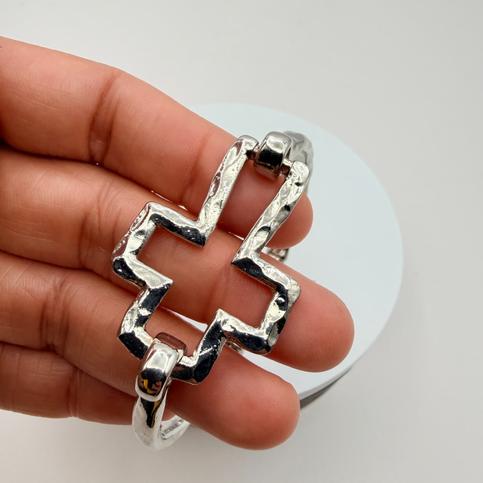 Vintage Y2K Silver Tone Hammered Cross Cuff Bangle Bracelet Religious Jewelry - Thumbnail 9