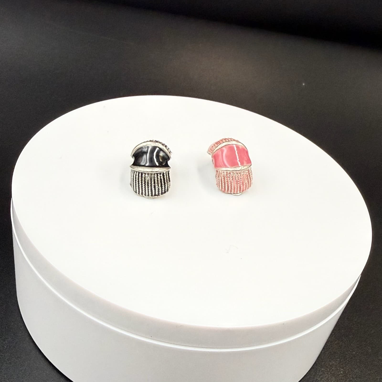 Vintage Pink Black Silver-Toned Barrel-Shaped Fashion Clip-On Enamel Earrings - Thumbnail 6