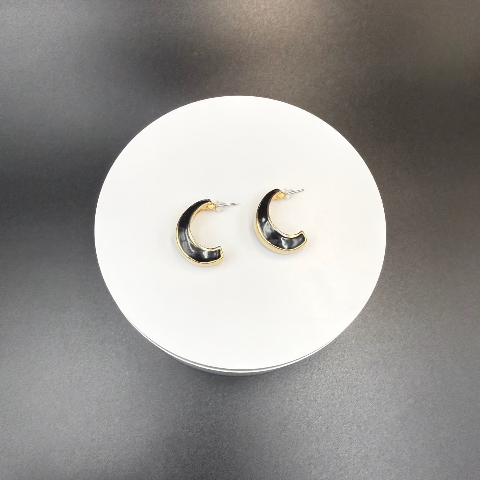 Vintage Black Enamel & Gold-Tone Post Back Chunky C-Hoop Earrings For Womens - Thumbnail 11