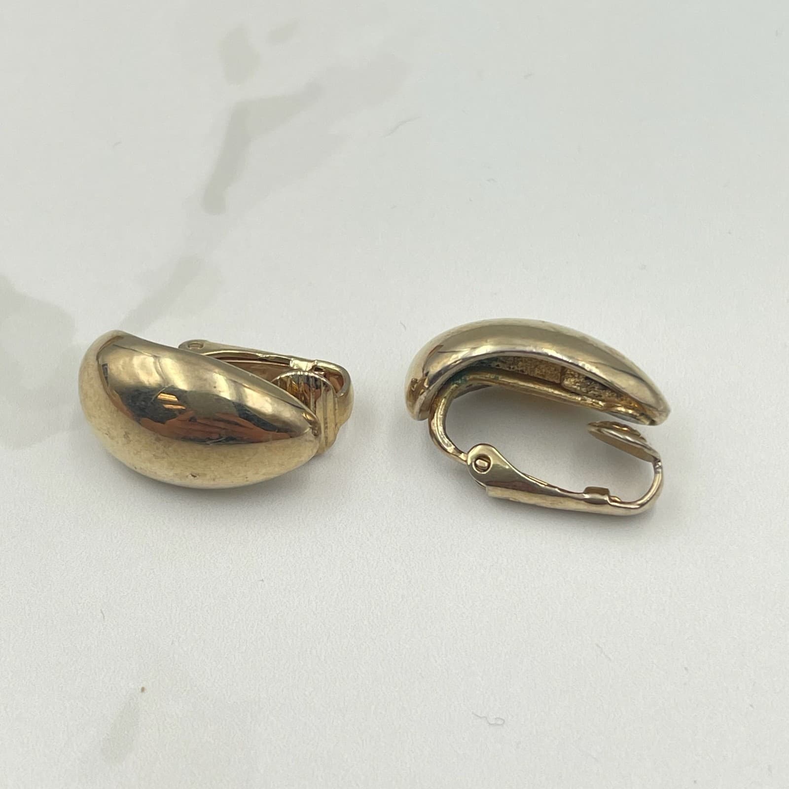Vintage VTG AVON Gold Tone Puffy Teardrop Clip On Earrings Minimalist Dome Style - Thumbnail 5