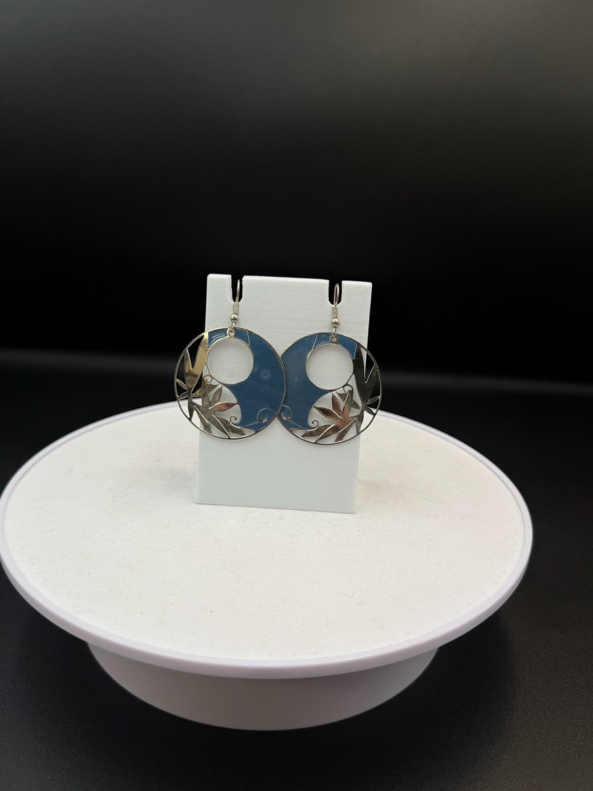 Vintage Silver-Tone Blue Enamel Cut-Out Design Maple Leaf Circular Drop Earrings - Thumbnail 3