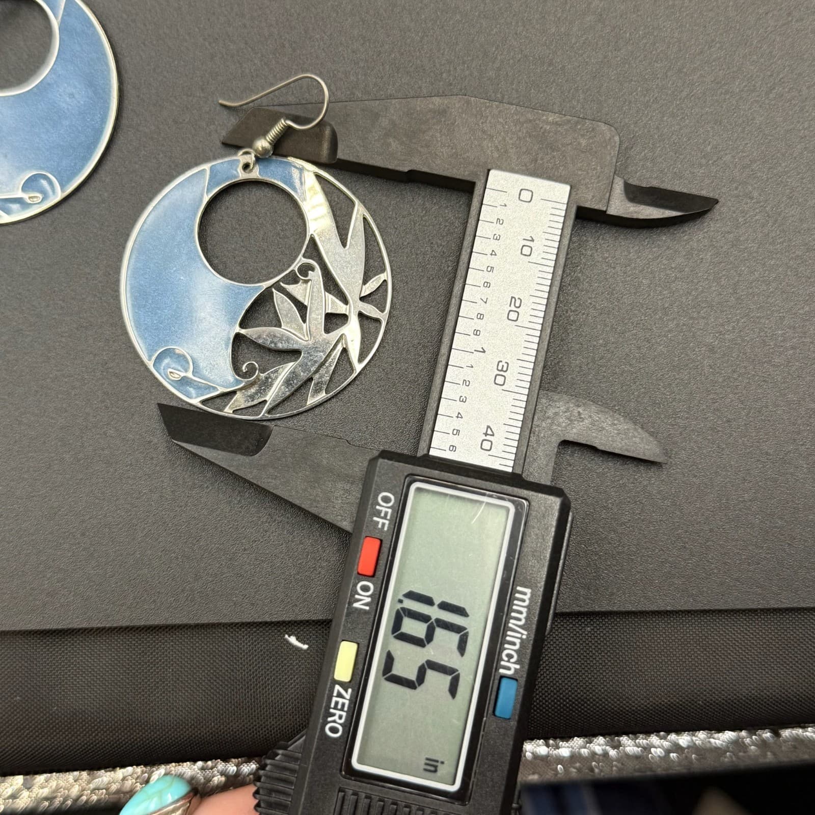 Vintage Silver-Tone Blue Enamel Cut-Out Design Maple Leaf Circular Drop Earrings - Thumbnail 5