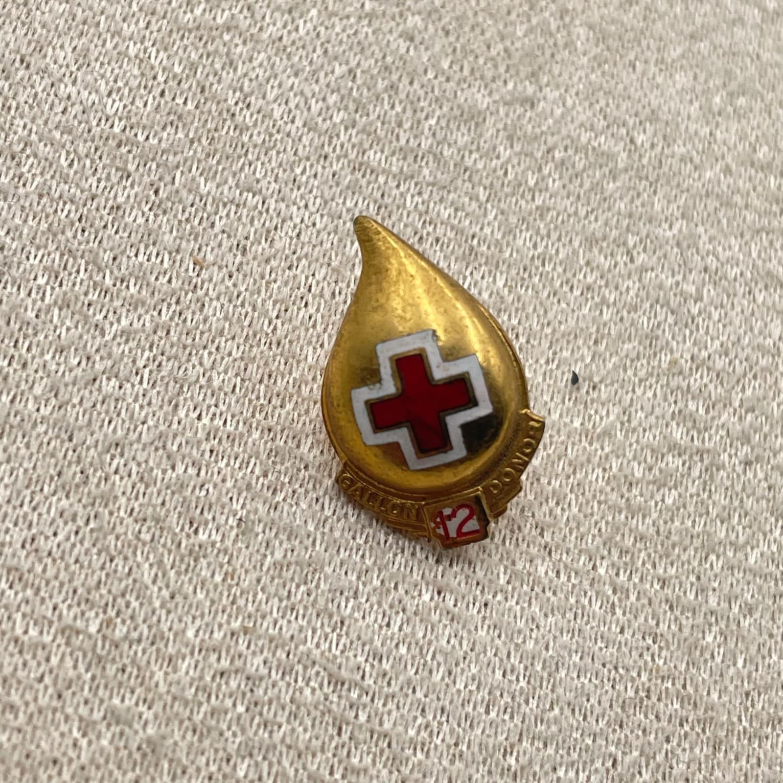 Vintage VTG Cross 12 Gallon Blood Donor Lapel Pin Gold Enamel Brooch Award - Thumbnail 3