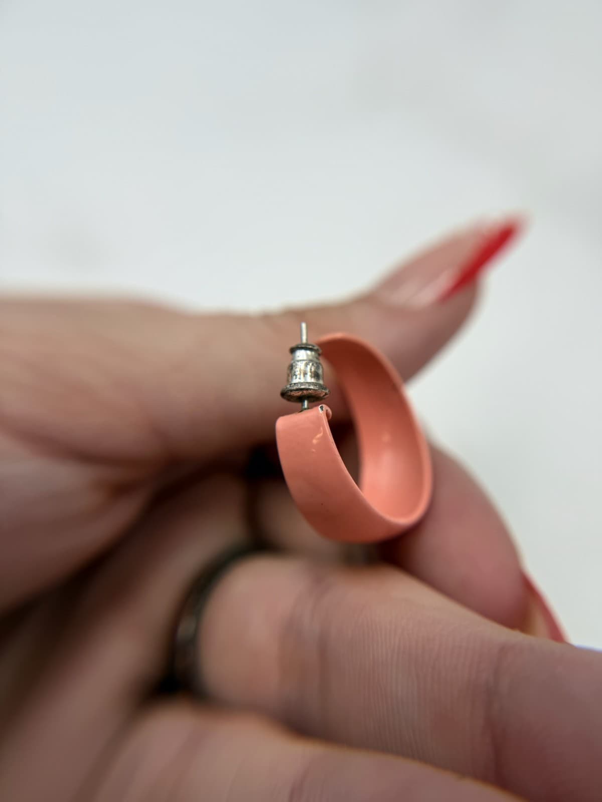 Vintage Coral Pink Silver-Toned U-Shaped Fashion Clip-On Stud Hoop Earrings - Thumbnail 7