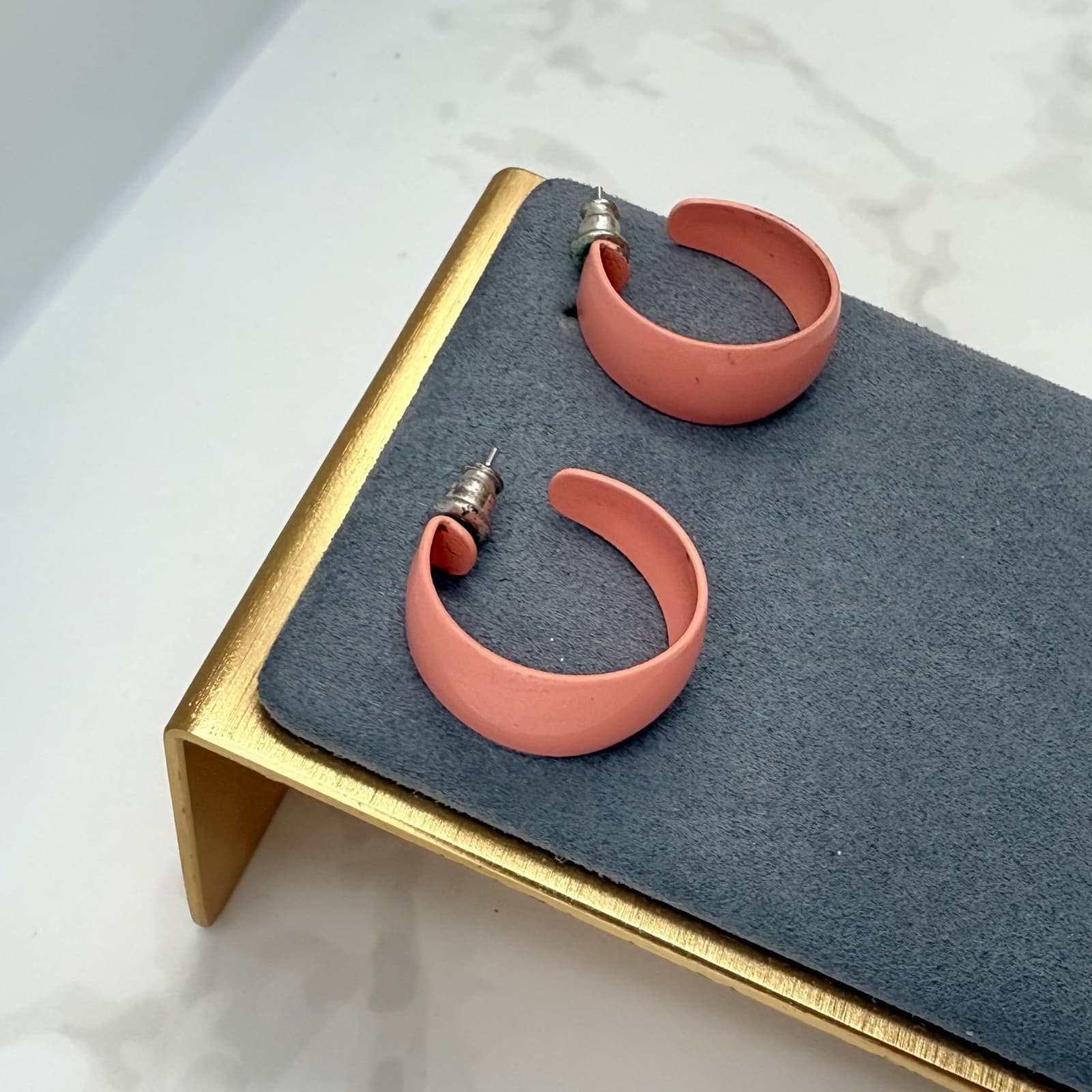 Vintage Coral Pink Silver-Toned U-Shaped Fashion Clip-On Stud Hoop Earrings - Image 1