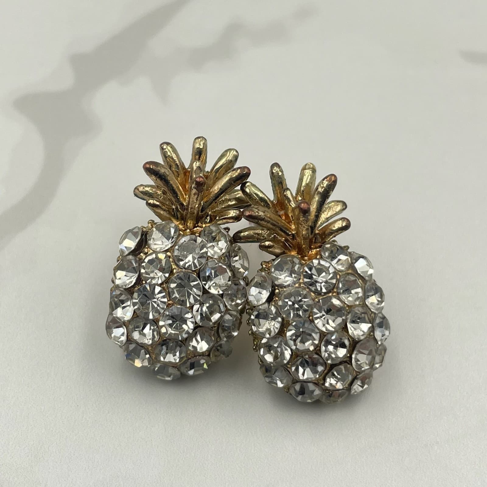 Vintage VTG Pineapple Stud Earrings Clear Rhinestone Gold Tone Pave Fruit - Thumbnail 2
