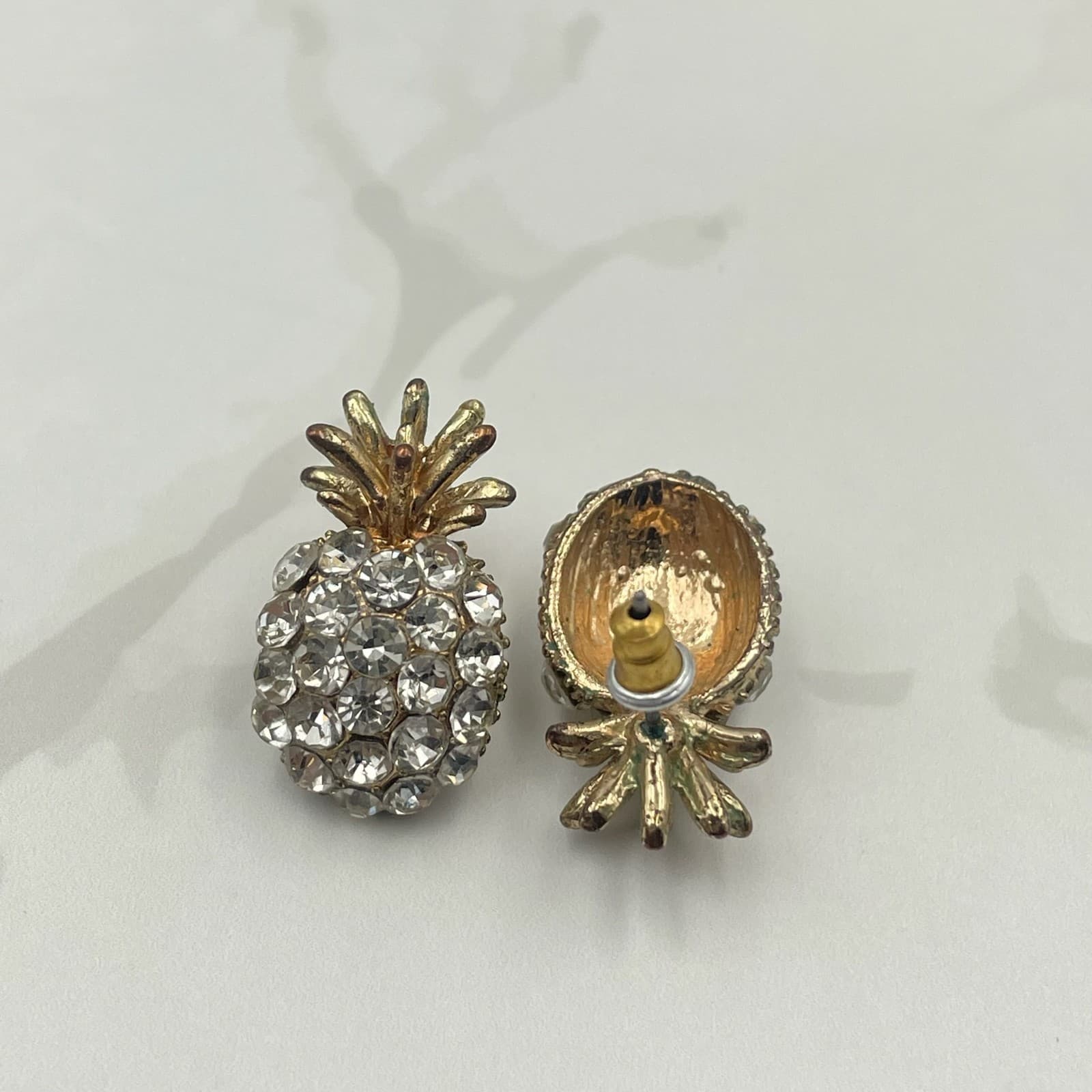 Vintage VTG Pineapple Stud Earrings Clear Rhinestone Gold Tone Pave Fruit - Thumbnail 7
