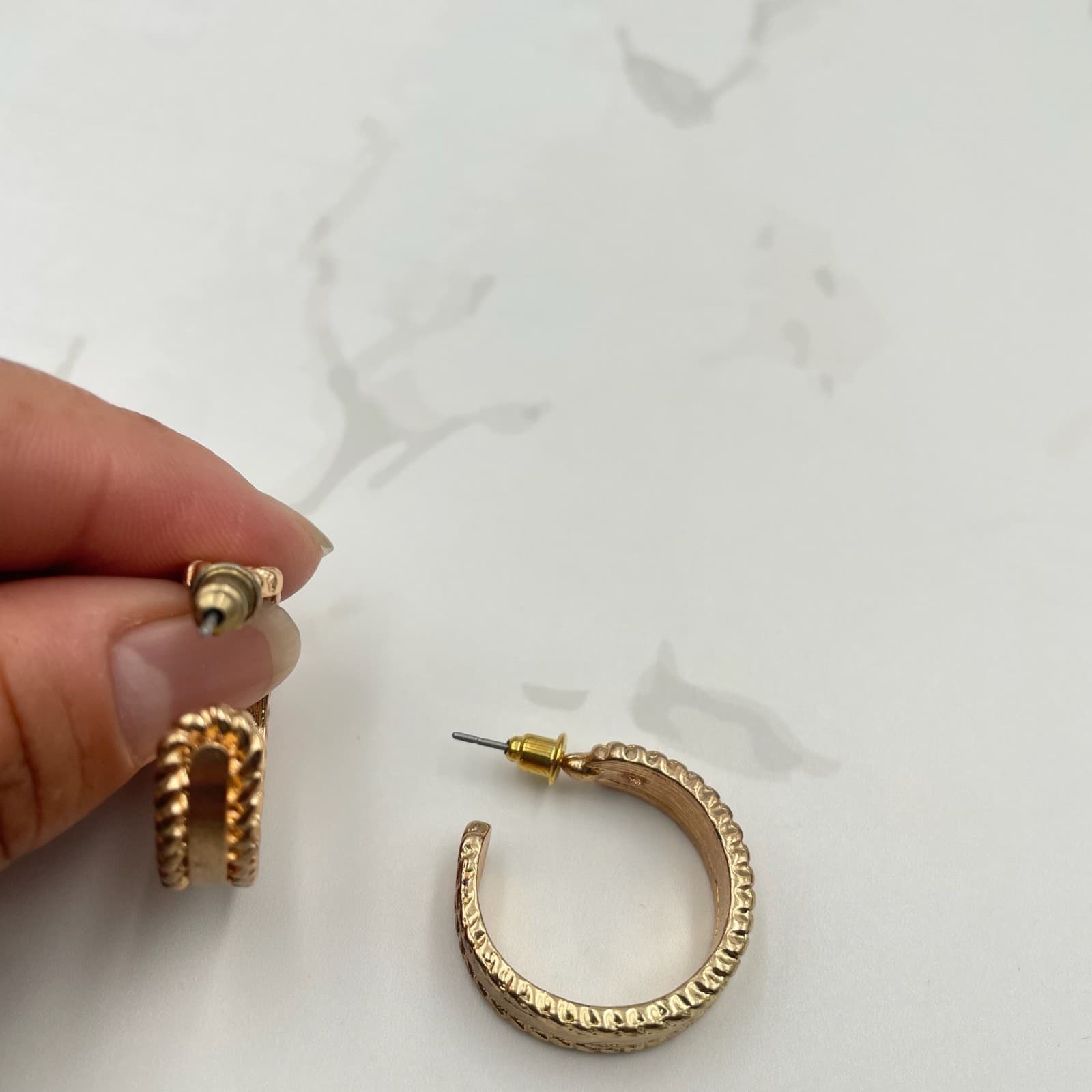 Vintage VTG Gold Tone Wide Hoops Earrings Rope Edge Dome Chunky Post Back - Thumbnail 6