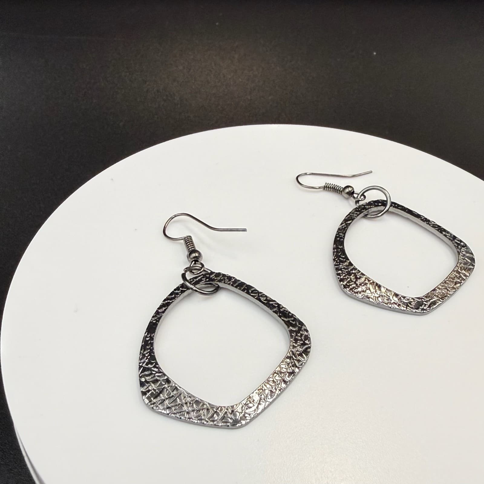 Vintage Silver-Toned Textured Finish Rhombus-Shaped Fashion Dangle Hook Earrings - Thumbnail 7