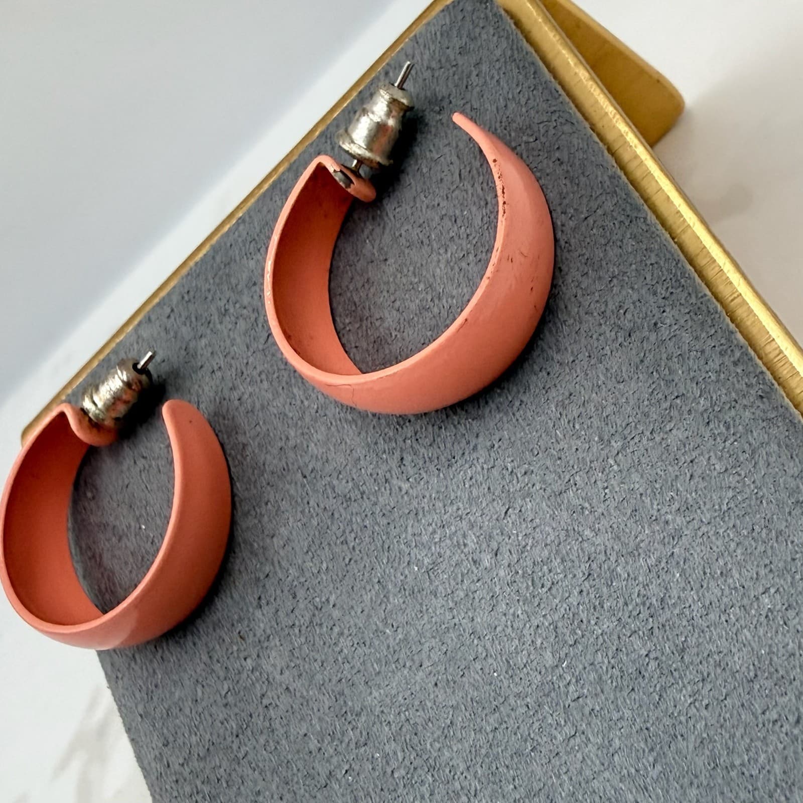 Vintage Coral Pink Silver-Toned U-Shaped Fashion Clip-On Stud Hoop Earrings - Thumbnail 5