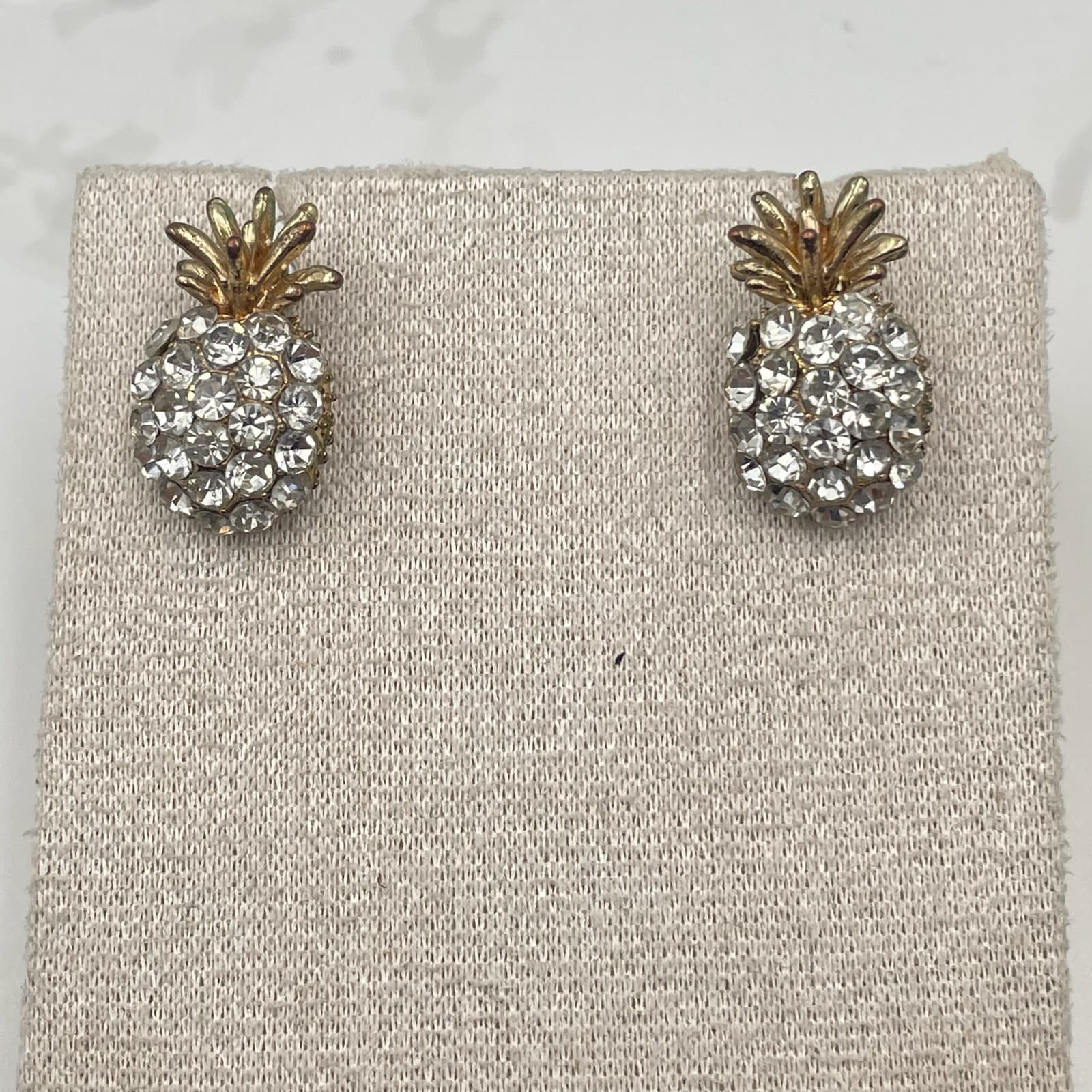 Vintage VTG Pineapple Stud Earrings Clear Rhinestone Gold Tone Pave Fruit - Thumbnail 8