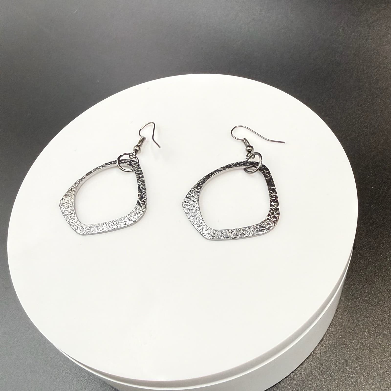 Vintage Silver-Toned Textured Finish Rhombus-Shaped Fashion Dangle Hook Earrings - Thumbnail 3