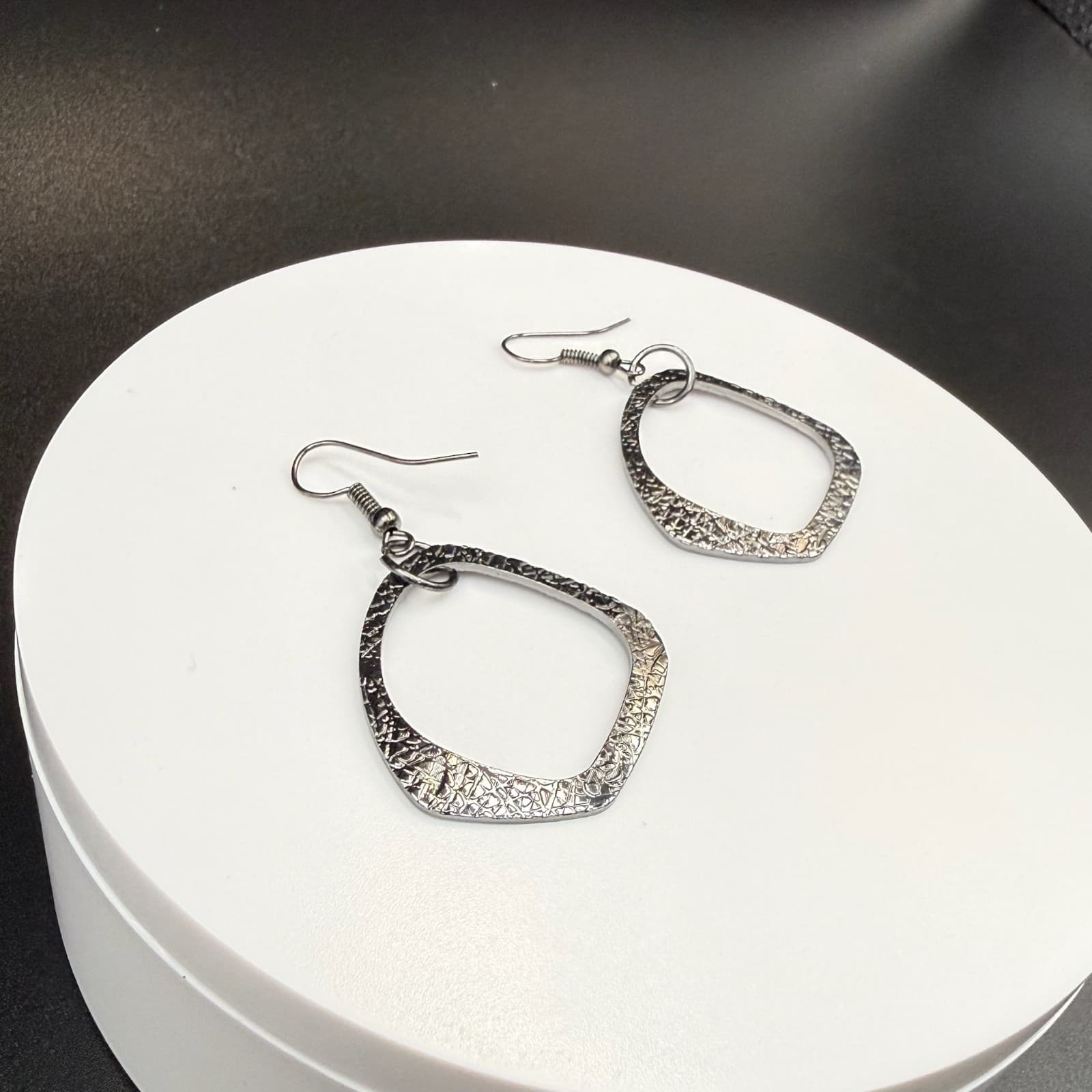 Vintage Silver-Toned Textured Finish Rhombus-Shaped Fashion Dangle Hook Earrings - Thumbnail 6