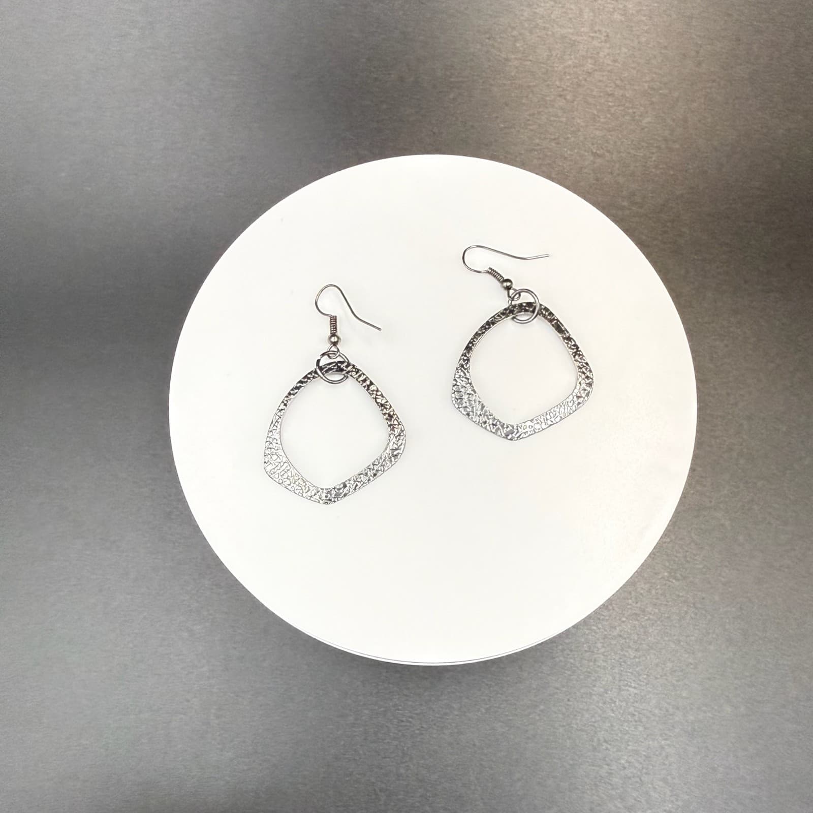 Vintage Silver-Toned Textured Finish Rhombus-Shaped Fashion Dangle Hook Earrings - Thumbnail 9