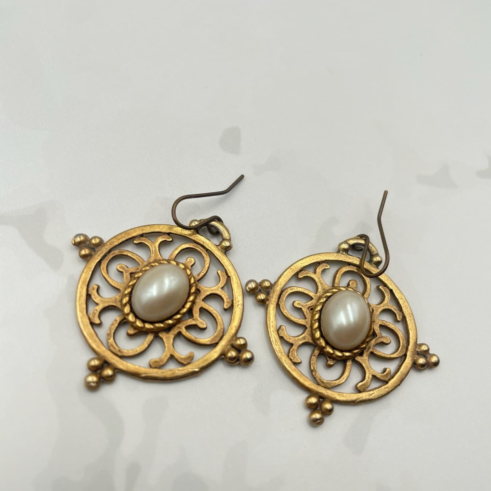 Vintage VTG Faux Pearl Drop Earrings Gold Tone Filigree Bohemian Round Dangle - Thumbnail 2