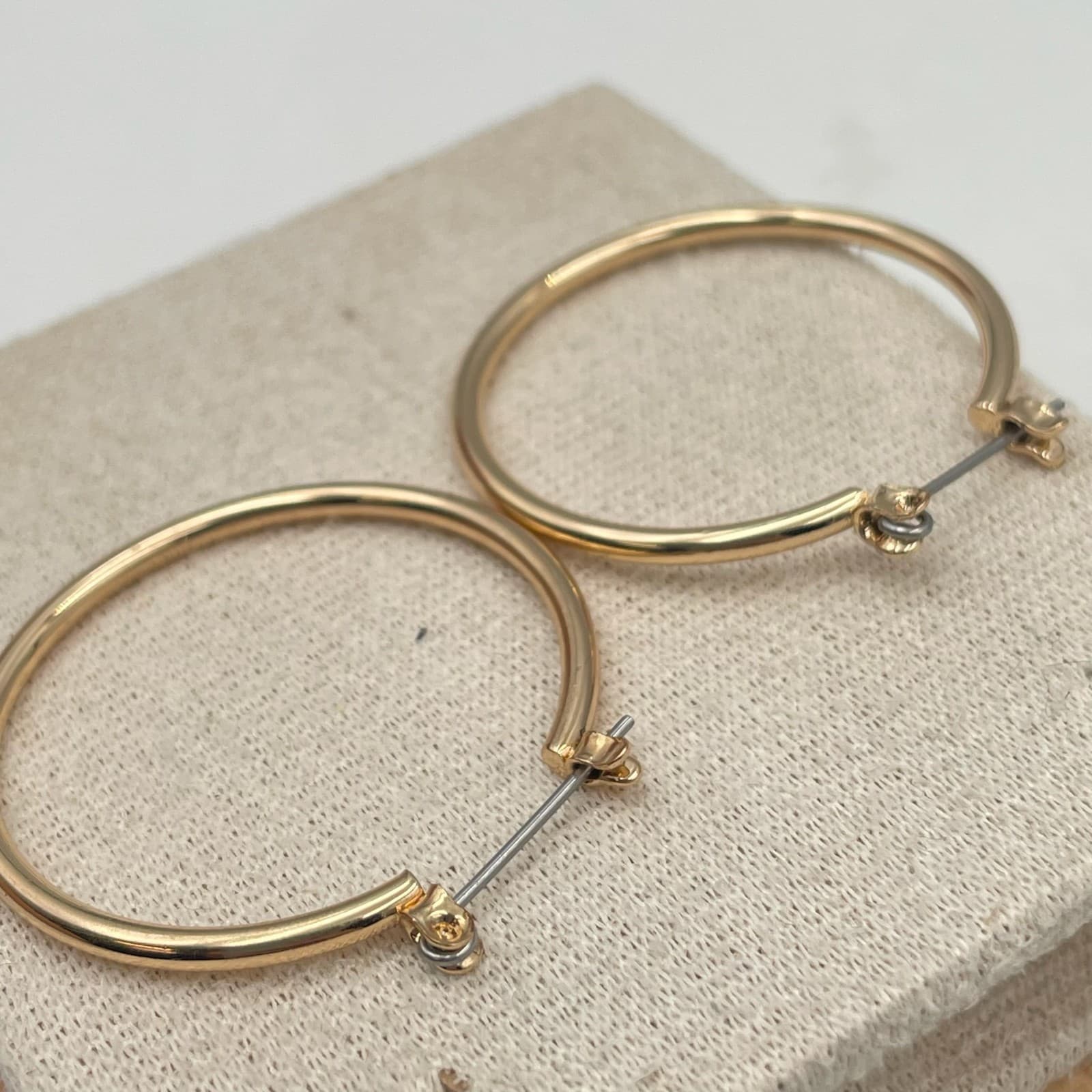 Vintage VTG Medium Gold Hoop Earrings Thin Tube Style Post Closure Classic - Thumbnail 5