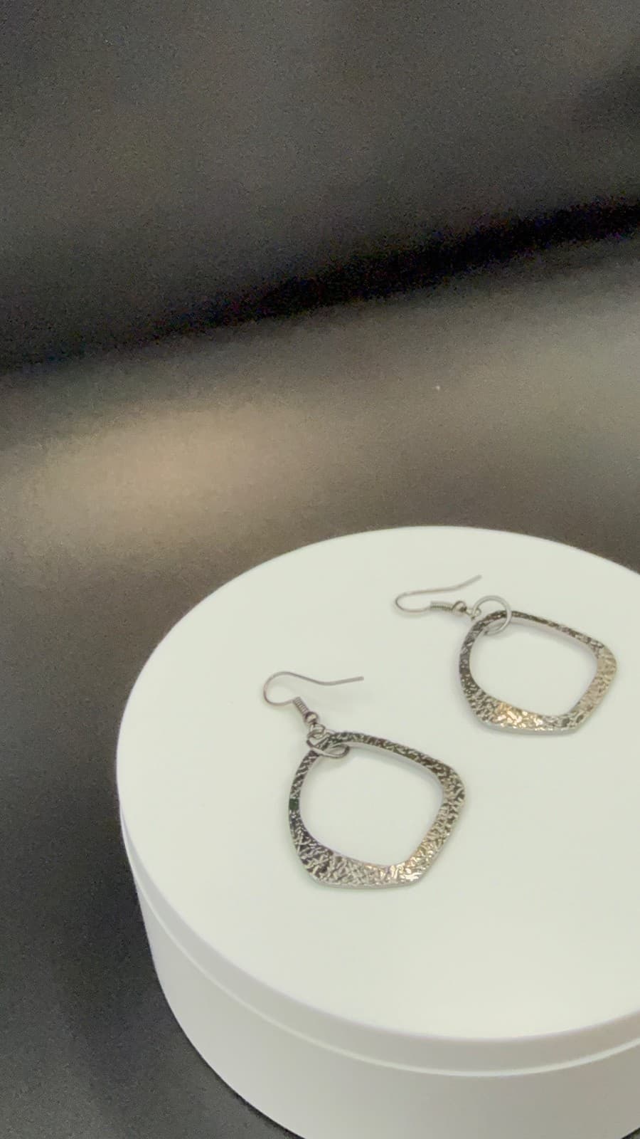 Vintage Silver-Toned Textured Finish Rhombus-Shaped Fashion Dangle Hook Earrings - Thumbnail 5