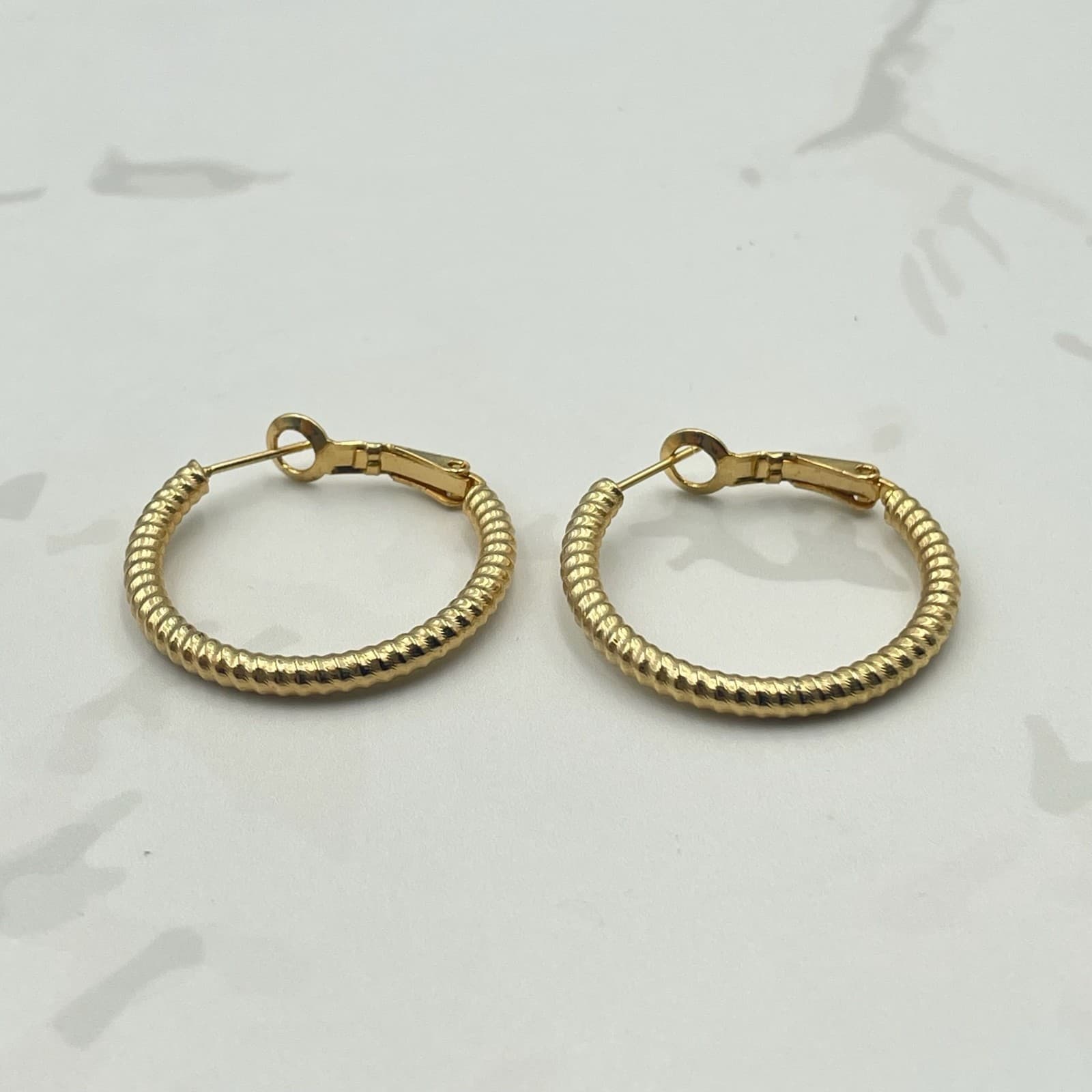 Vintage Gold Tone Rope Textured Hoop Earrings Small Leverback Modern Classic - Thumbnail 6