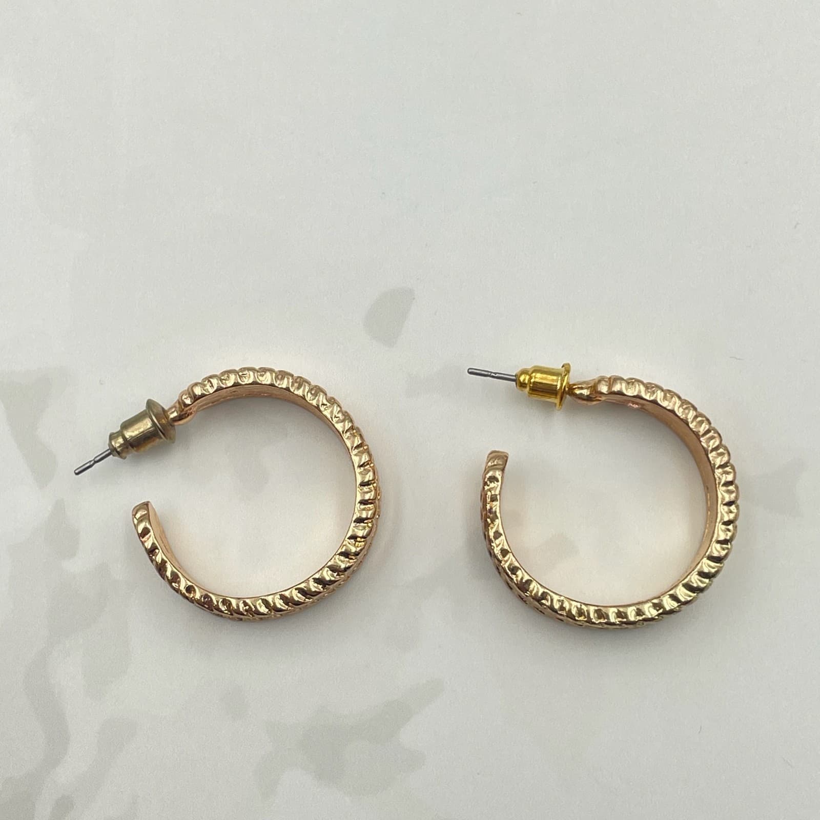 Vintage VTG Gold Tone Wide Hoops Earrings Rope Edge Dome Chunky Post Back - Thumbnail 8