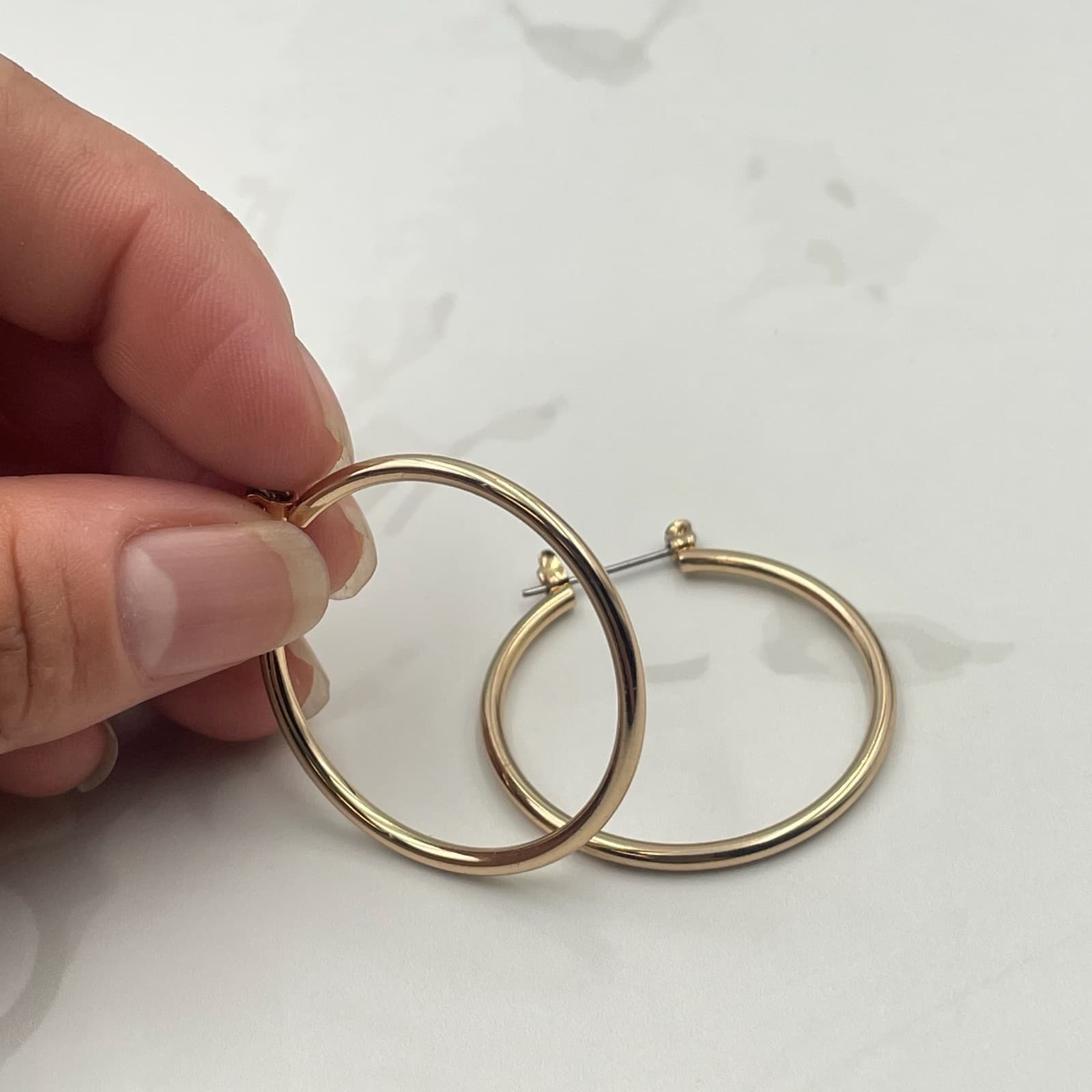 Vintage VTG Medium Gold Hoop Earrings Thin Tube Style Post Closure Classic - Thumbnail 7