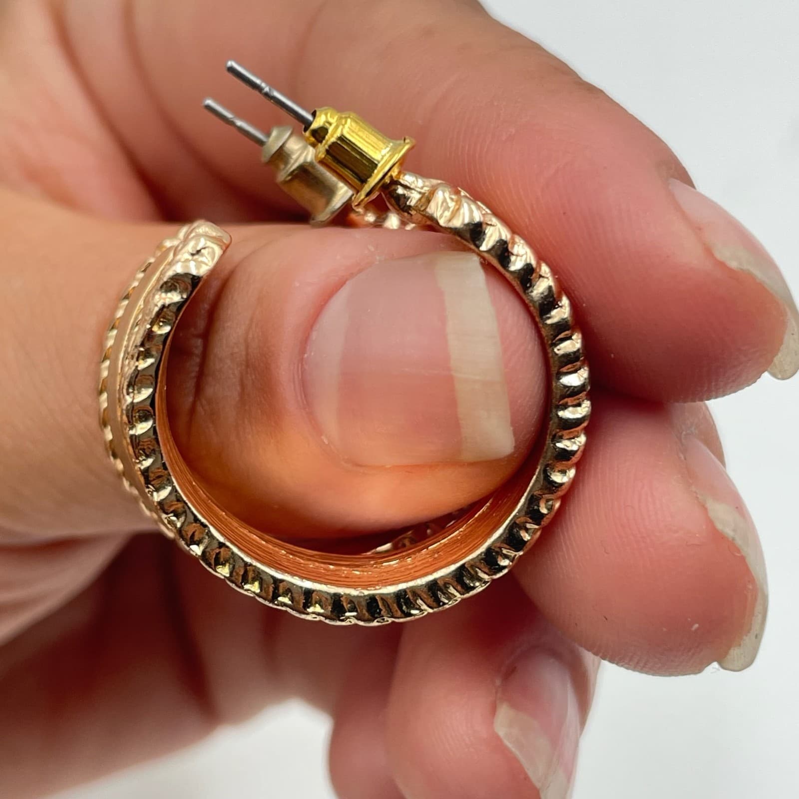 Vintage VTG Gold Tone Wide Hoops Earrings Rope Edge Dome Chunky Post Back - Thumbnail 10