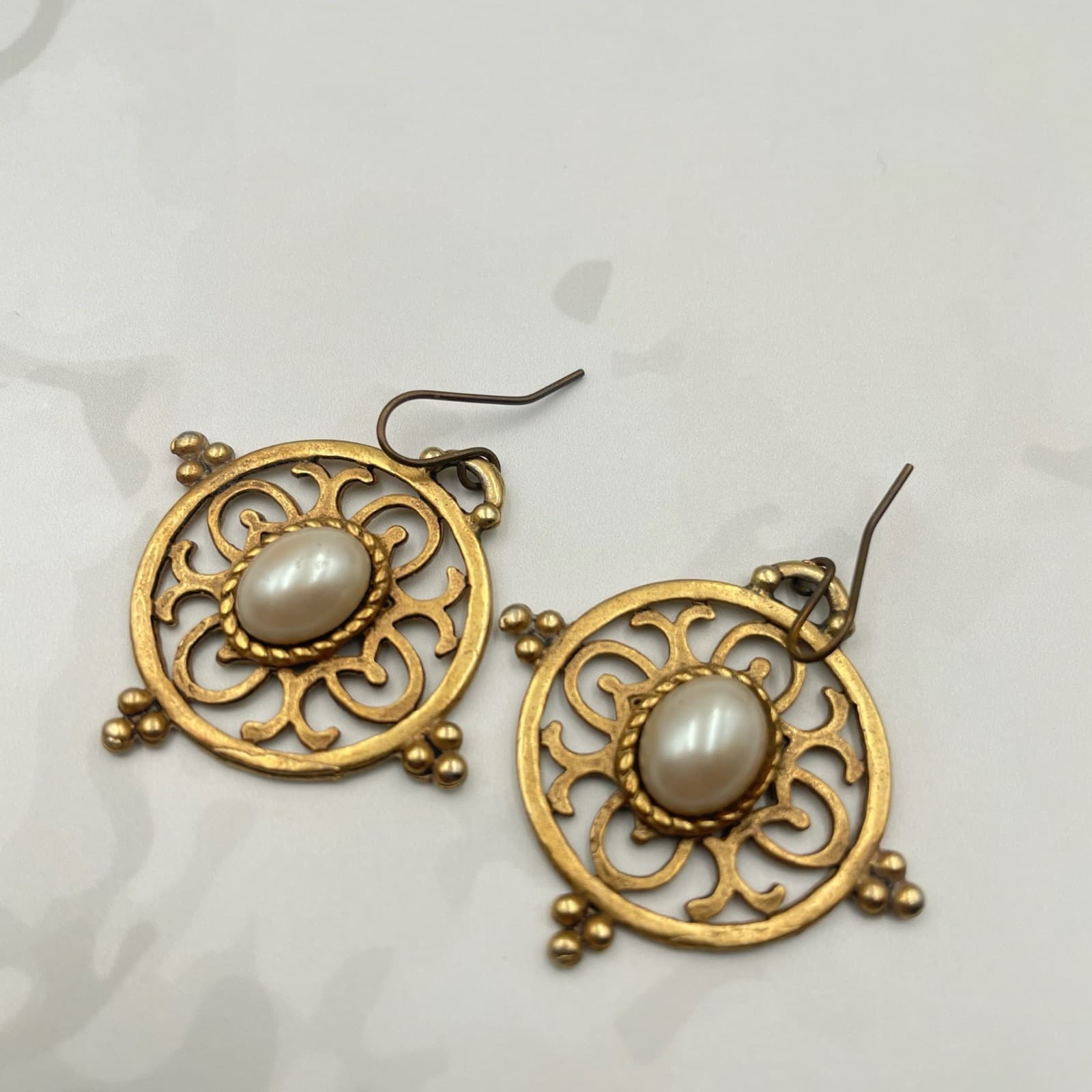 Vintage VTG Faux Pearl Drop Earrings Gold Tone Filigree Bohemian Round Dangle - Thumbnail 5