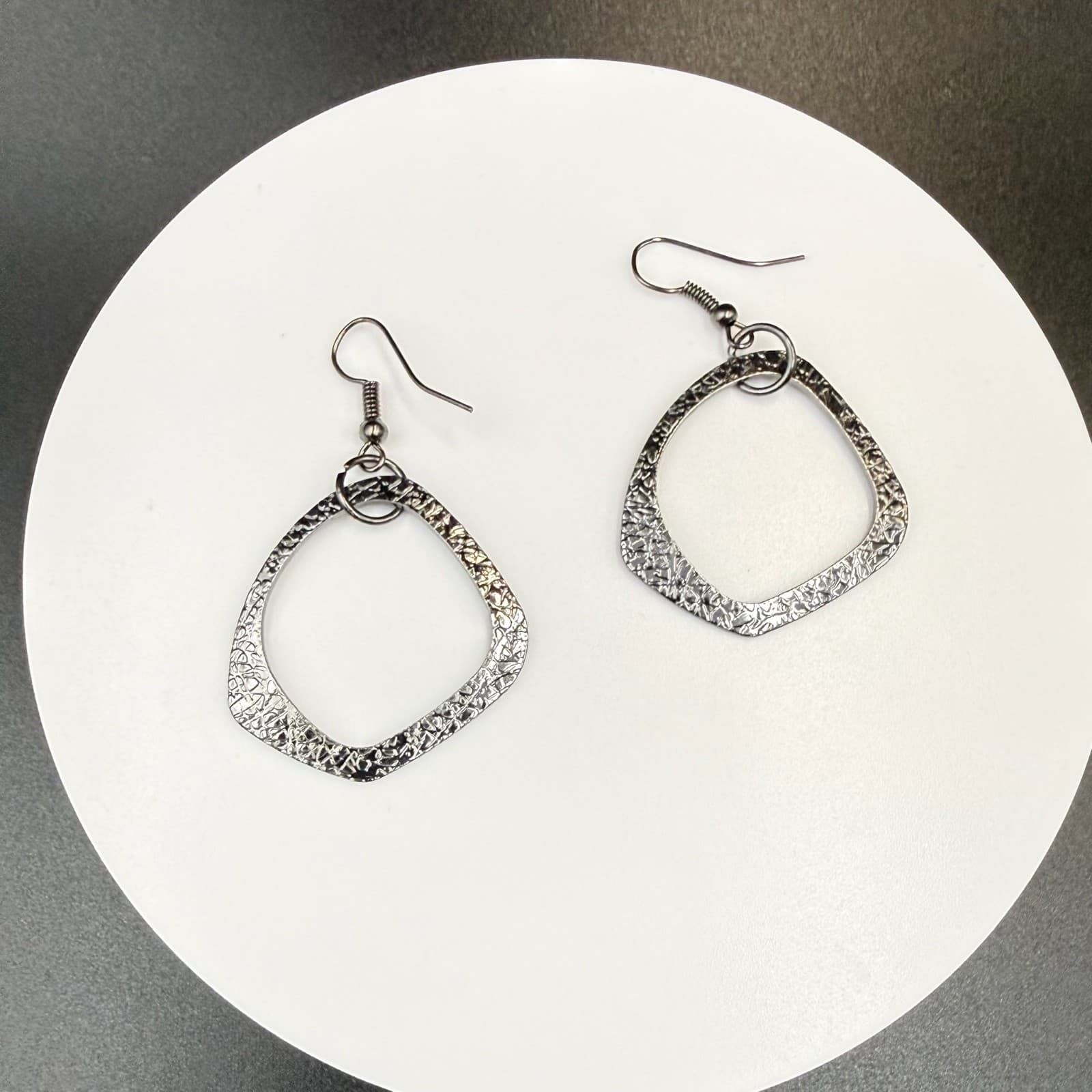 Vintage Silver-Toned Textured Finish Rhombus-Shaped Fashion Dangle Hook Earrings - Thumbnail 8