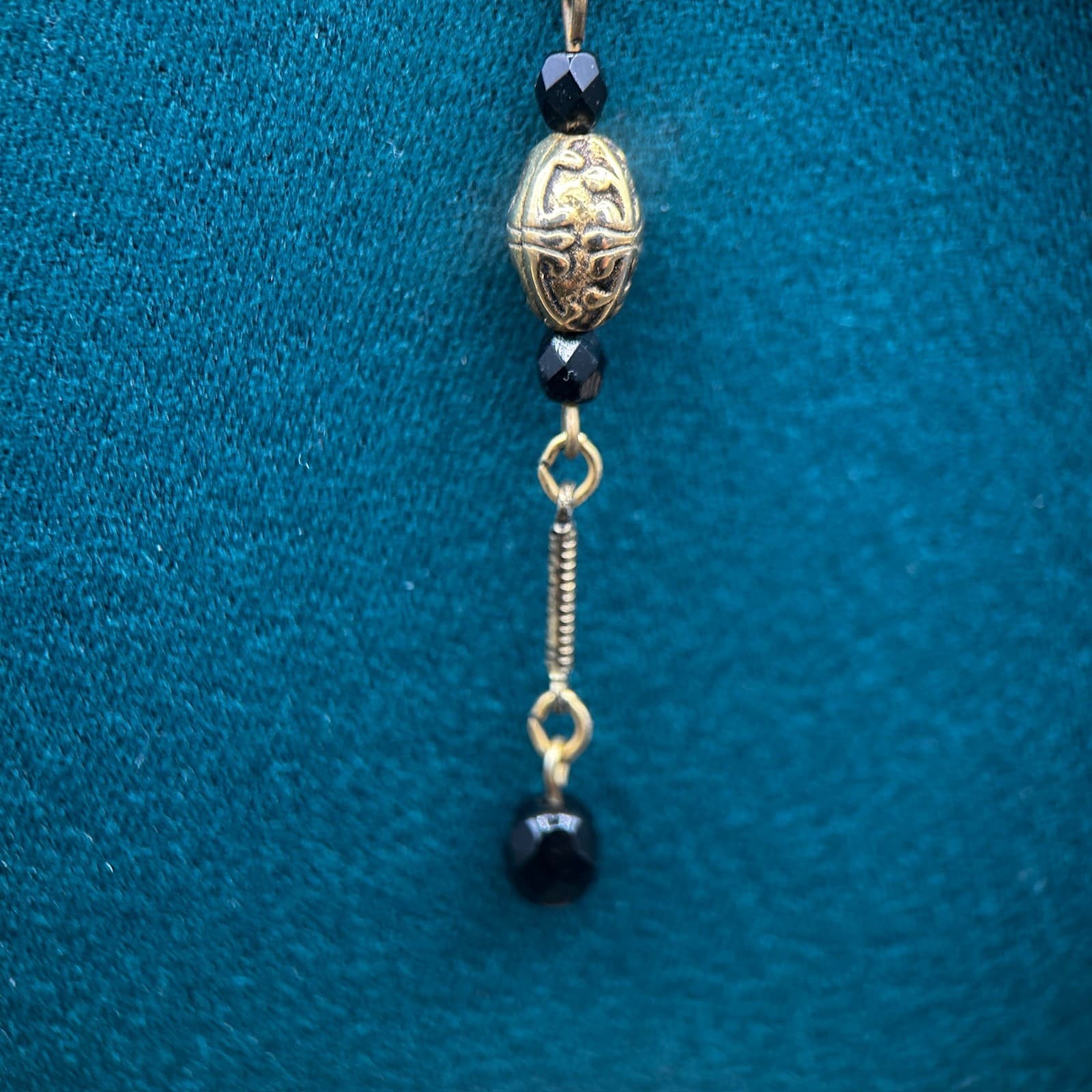 Vintage Gold Black Beaded Y Necklace Elegant Filigree Drop Design 15in - Thumbnail 3