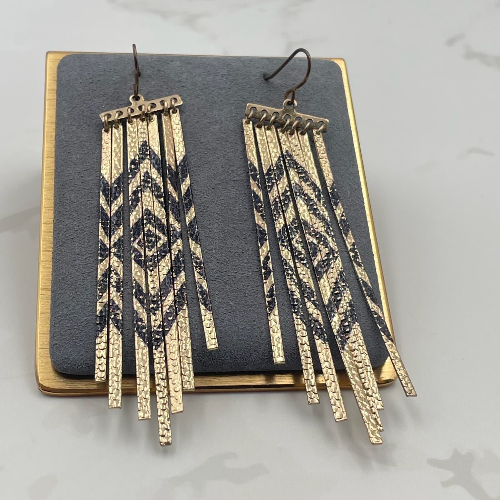 Vintage VTG Gold Tone Fringe Dangle Earrings Black Chevron Snake Print Bohemian - Image 1