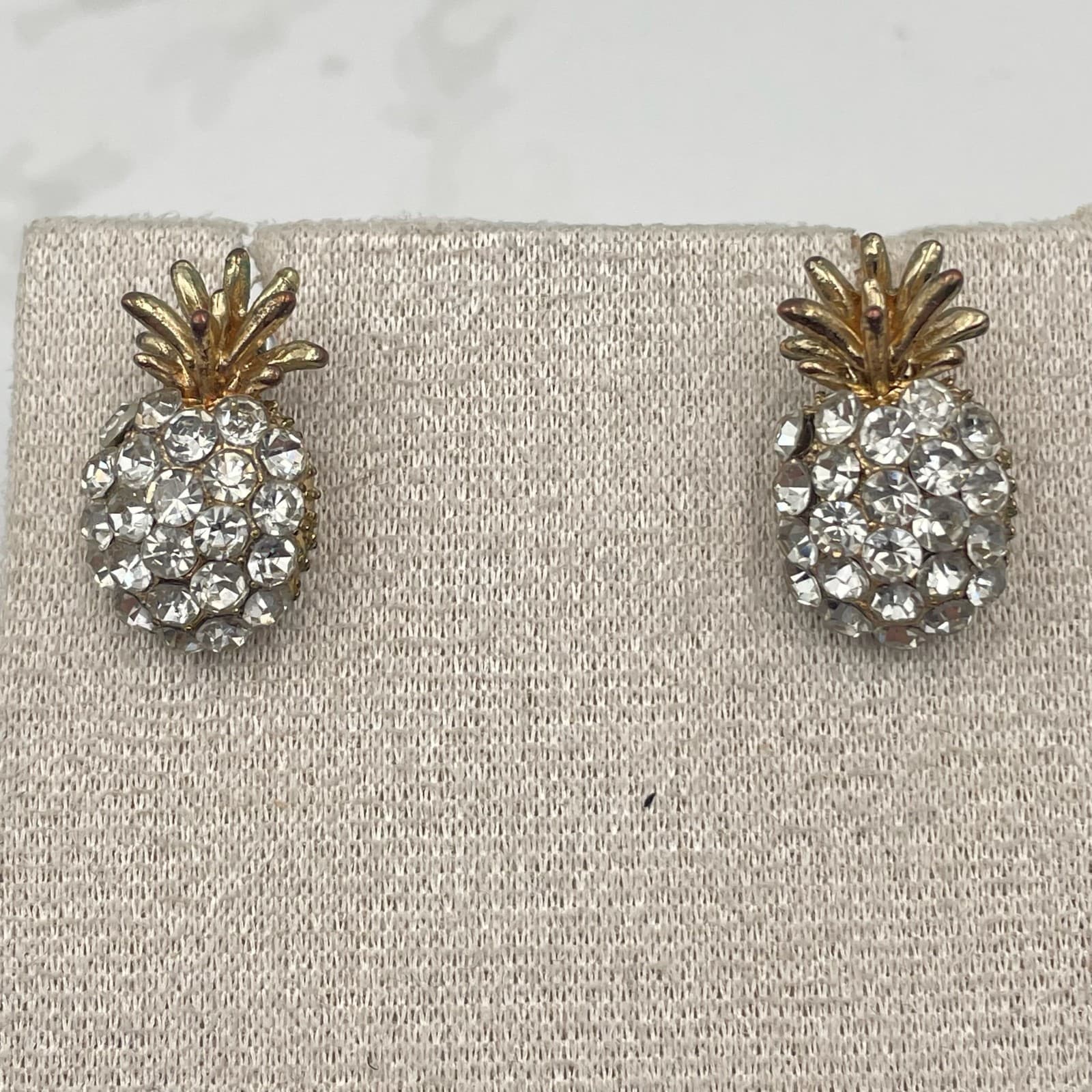Vintage VTG Pineapple Stud Earrings Clear Rhinestone Gold Tone Pave Fruit - Thumbnail 9