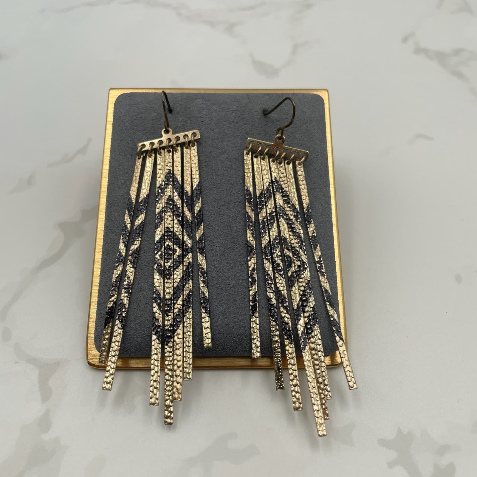 Vintage VTG Gold Tone Fringe Dangle Earrings Black Chevron Snake Print Bohemian - Thumbnail 3