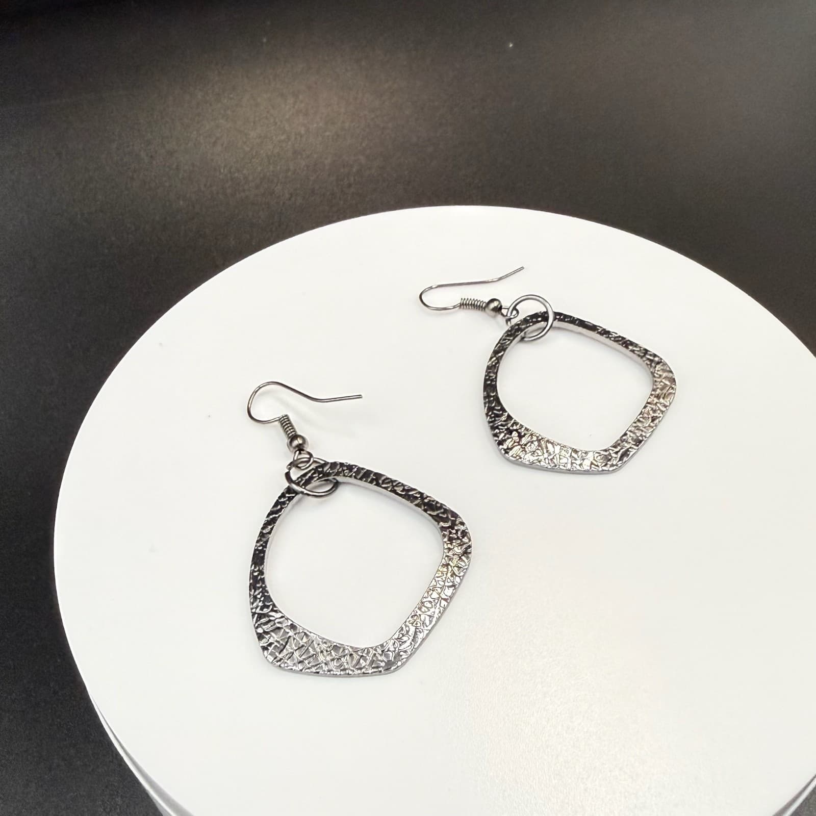 Vintage Silver-Toned Textured Finish Rhombus-Shaped Fashion Dangle Hook Earrings - Thumbnail 4