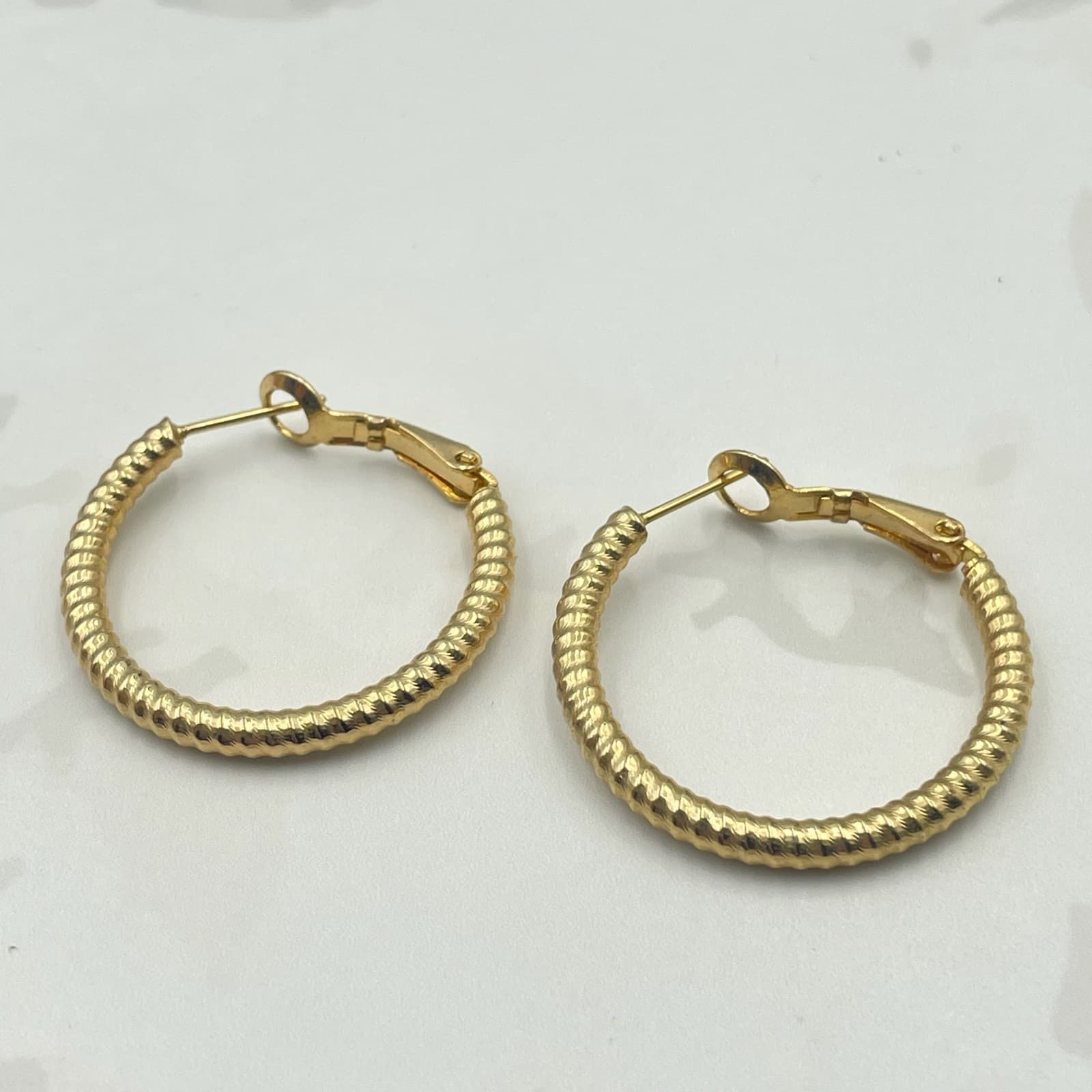 Vintage Gold Tone Rope Textured Hoop Earrings Small Leverback Modern Classic - Thumbnail 5