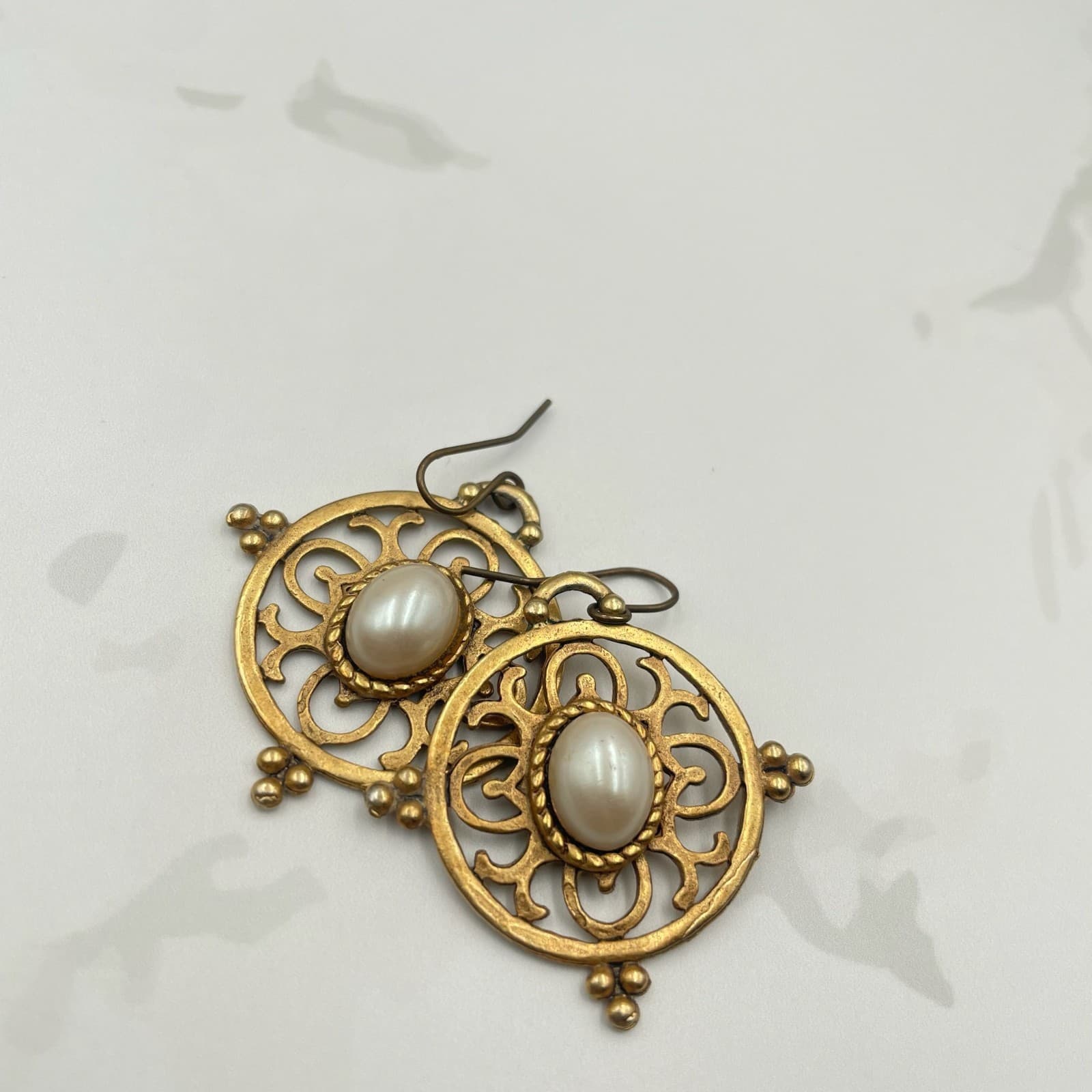 Vintage VTG Faux Pearl Drop Earrings Gold Tone Filigree Bohemian Round Dangle - Thumbnail 8