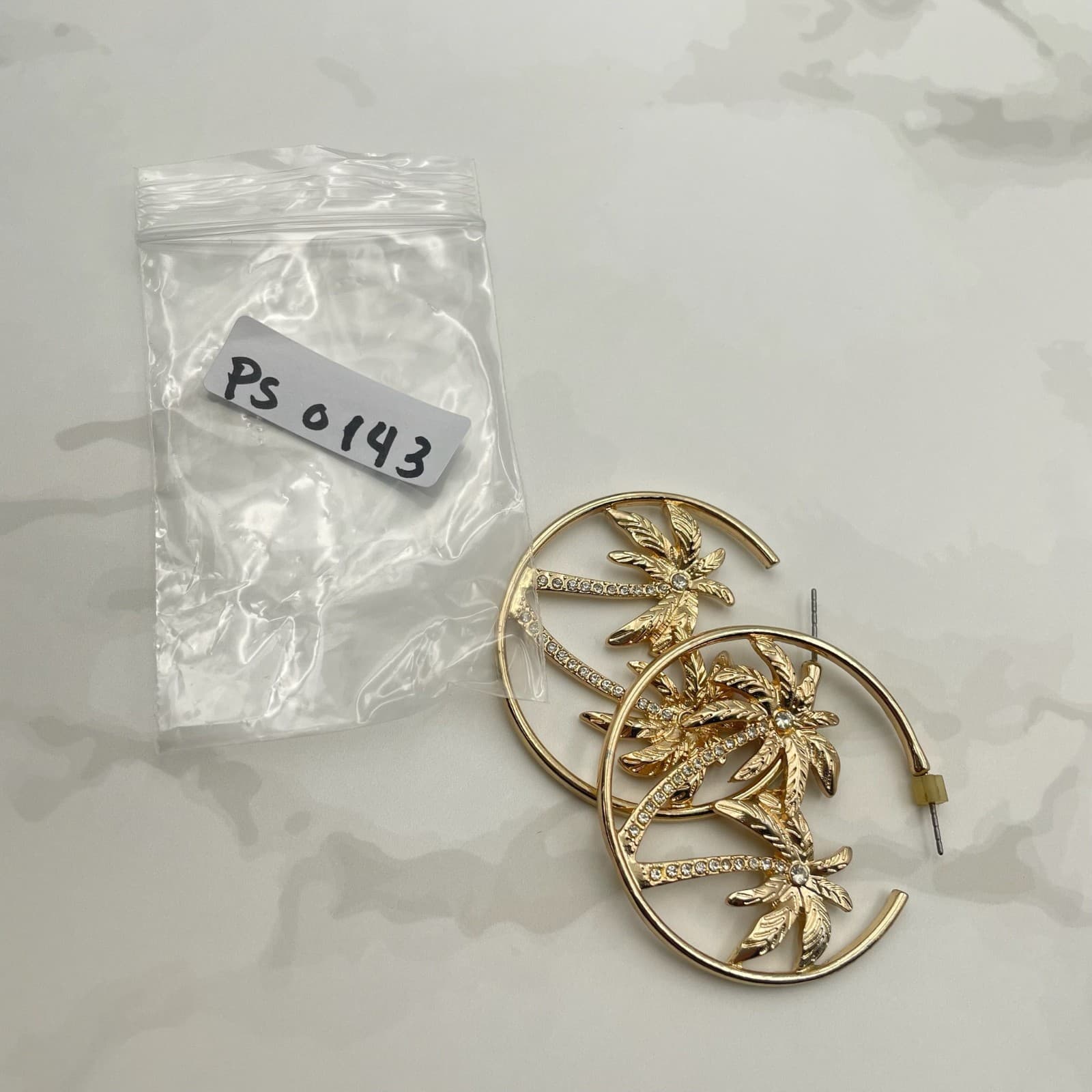 Vintage VTG Gold Tone Big Hoop Palm Tree Earrings Rhinestone Pave Tropical - Thumbnail 11