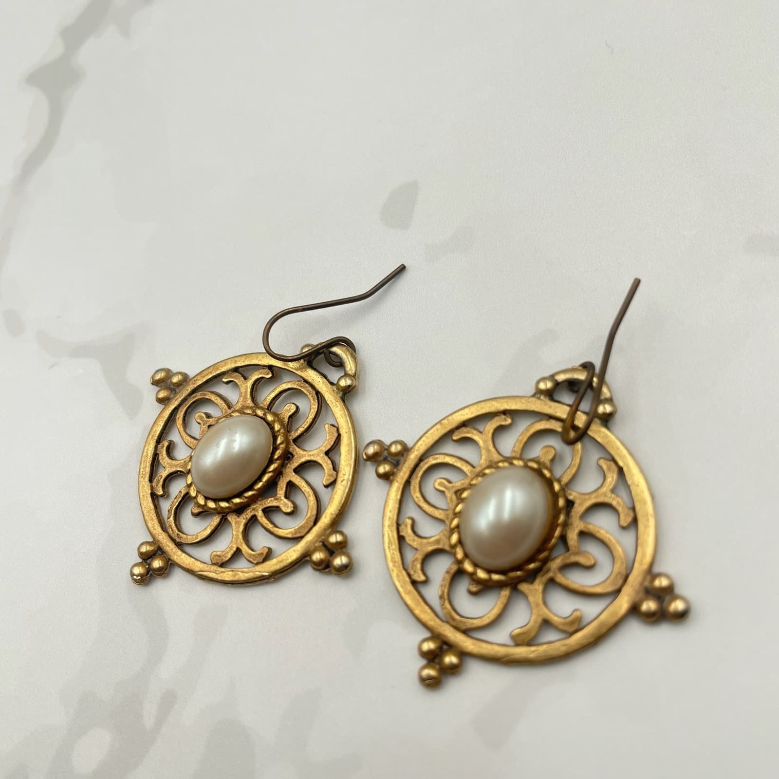 Vintage VTG Faux Pearl Drop Earrings Gold Tone Filigree Bohemian Round Dangle - Thumbnail 7