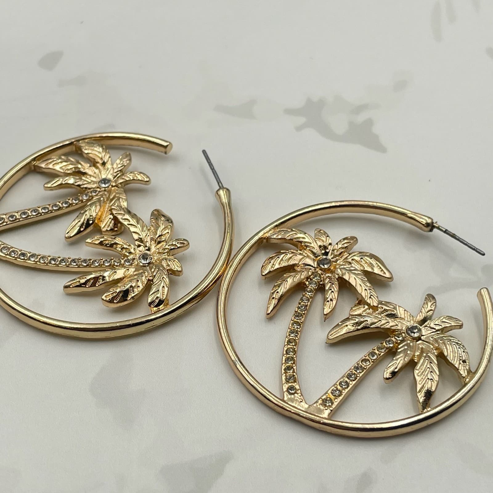 Vintage VTG Gold Tone Big Hoop Palm Tree Earrings Rhinestone Pave Tropical - Thumbnail 3